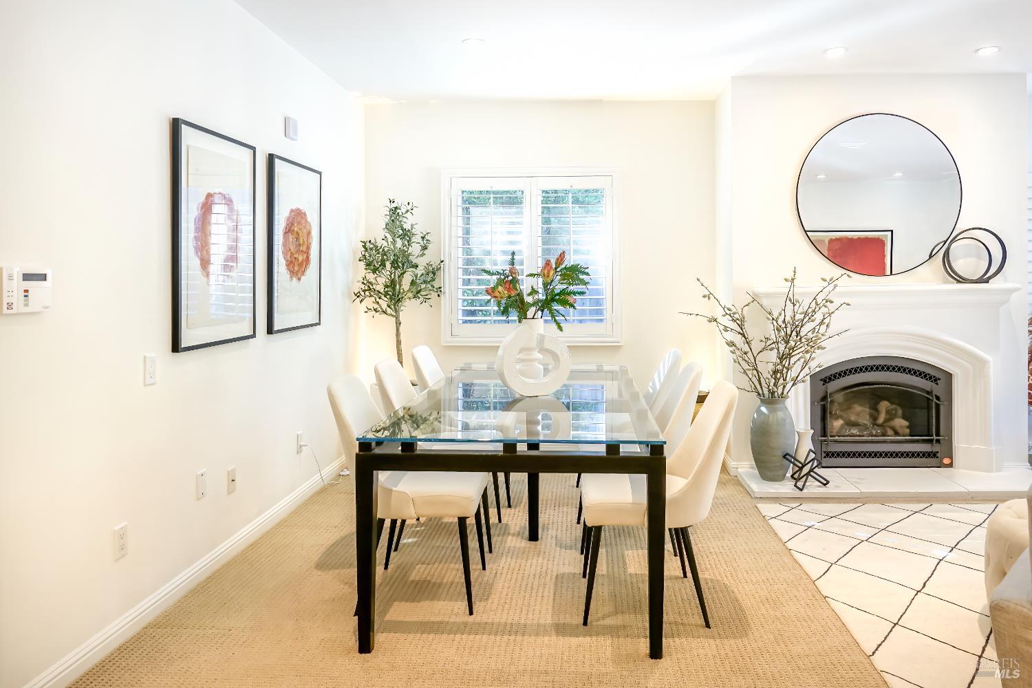 829 Las Pavadas Avenue