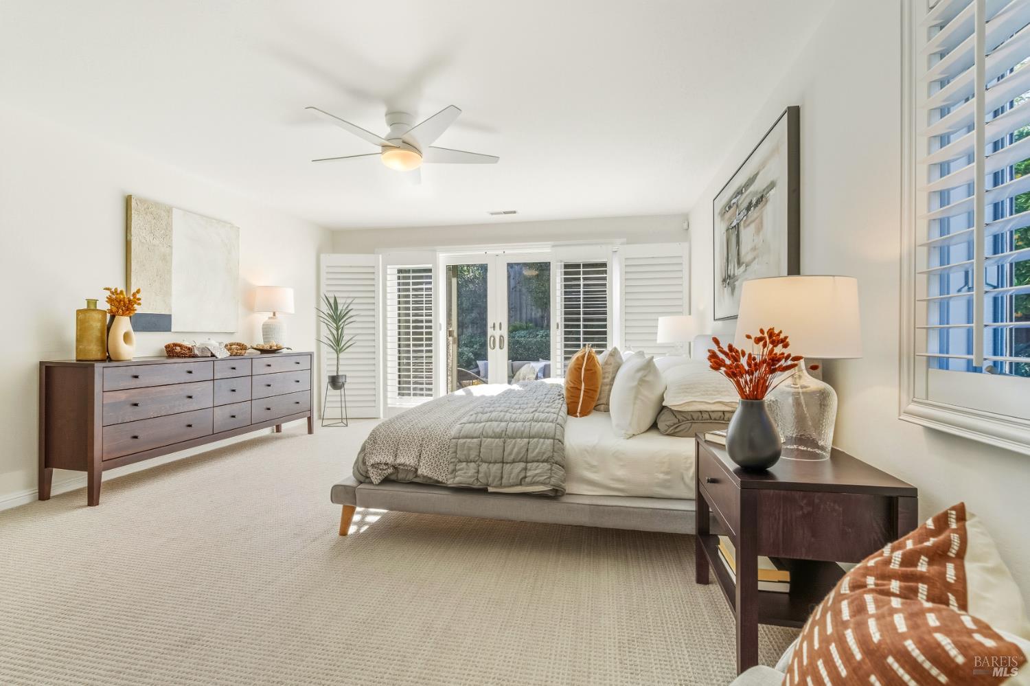 829 Las Pavadas Avenue