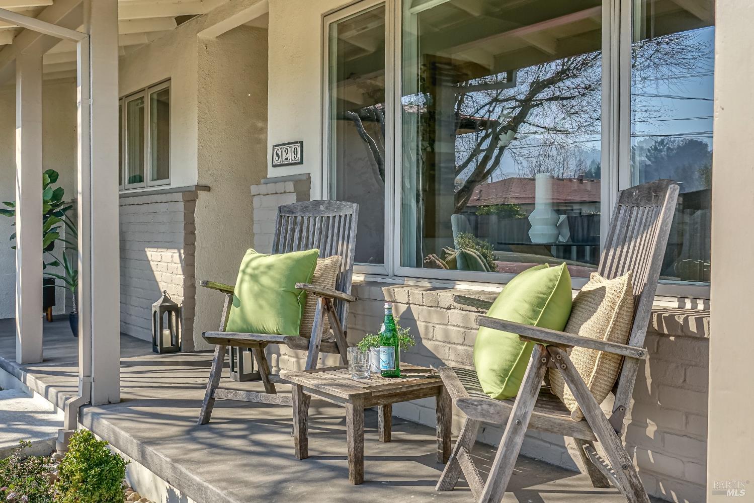 829 Las Pavadas Avenue