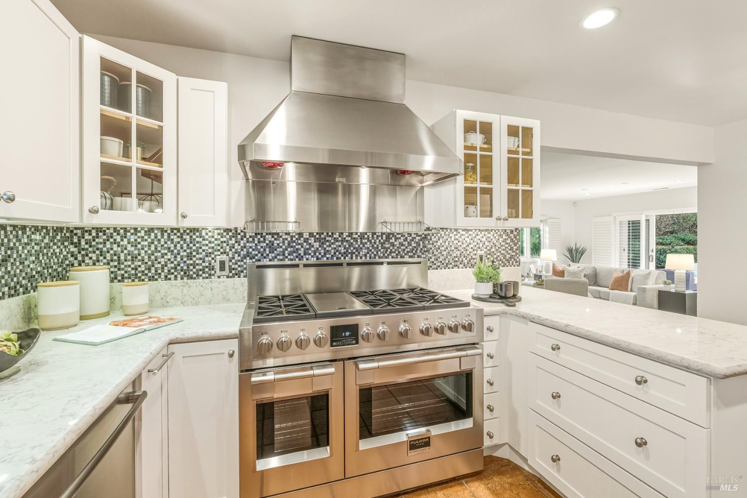 829 Las Pavadas Avenue