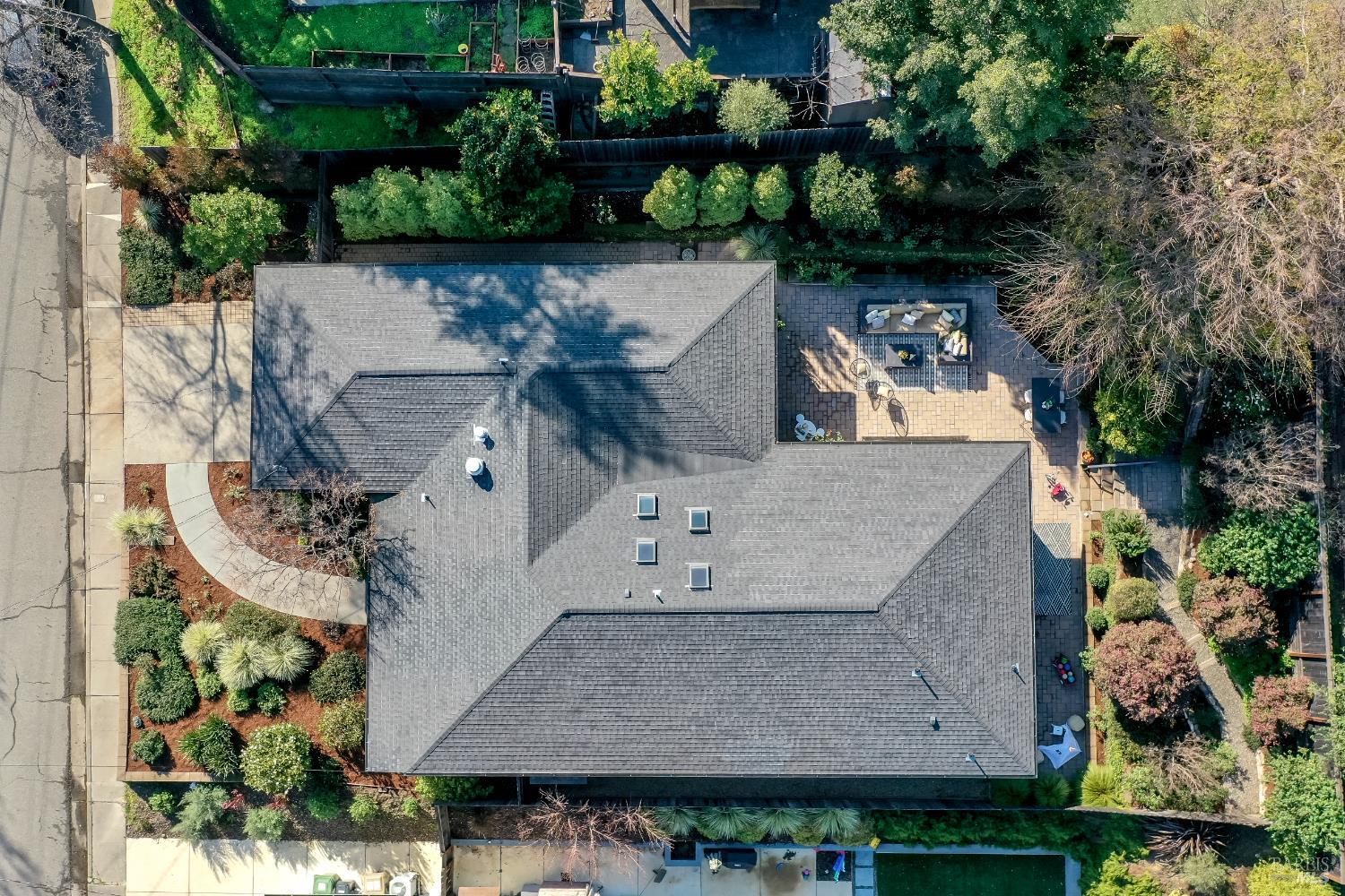 829 Las Pavadas Avenue