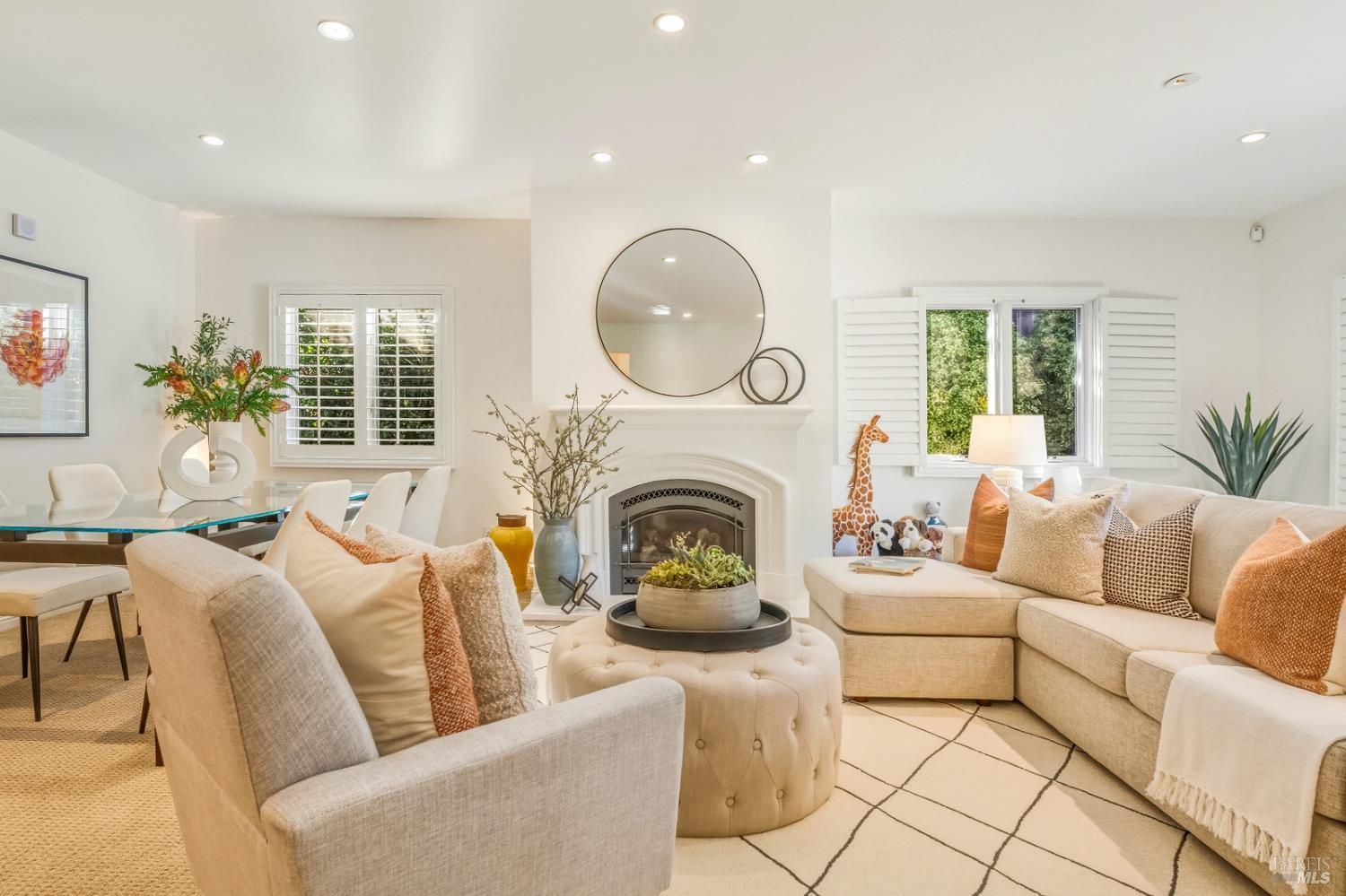 829 Las Pavadas Avenue