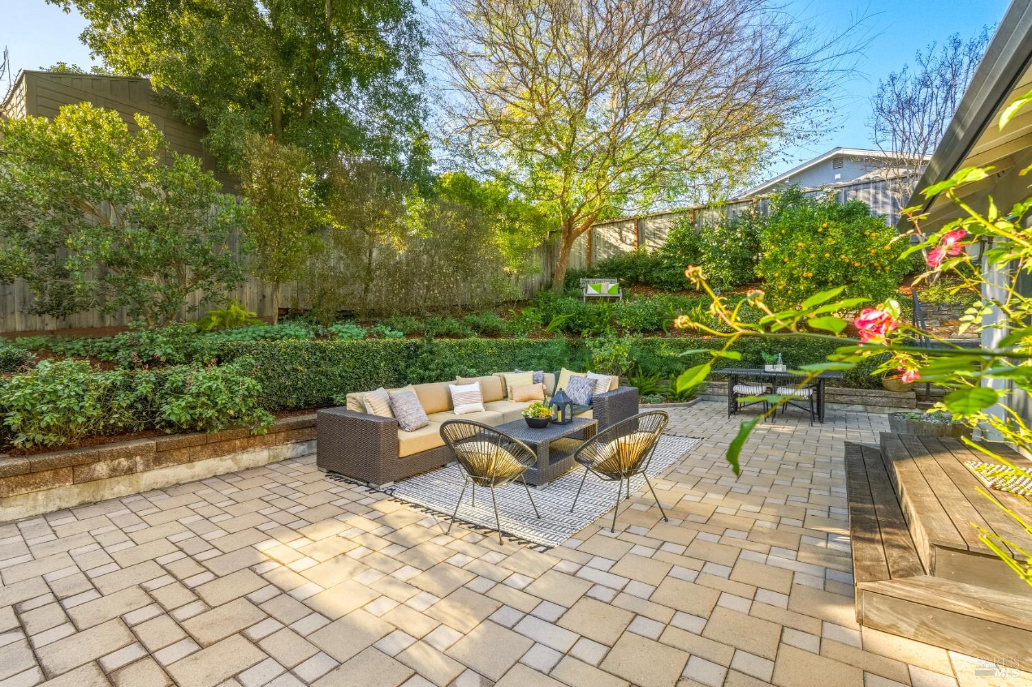 829 Las Pavadas Avenue