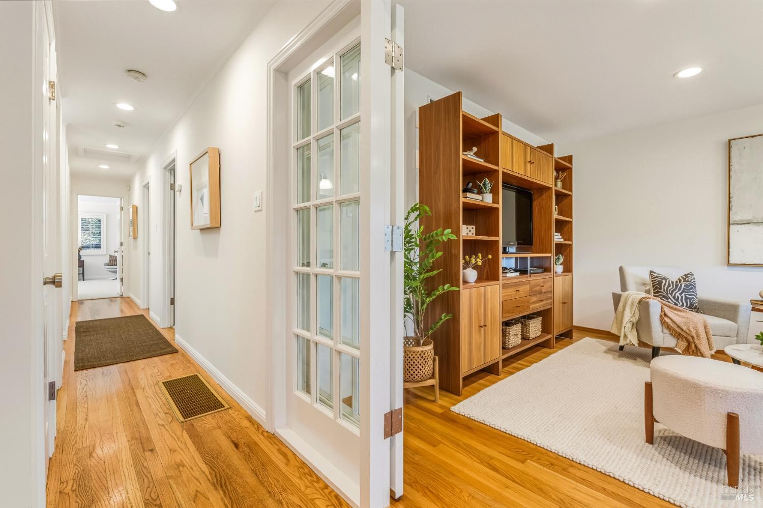 829 Las Pavadas Avenue