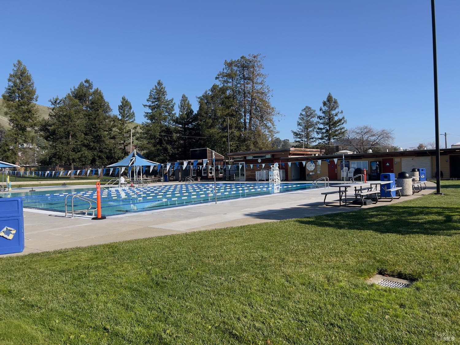 829 Las Pavadas Avenue