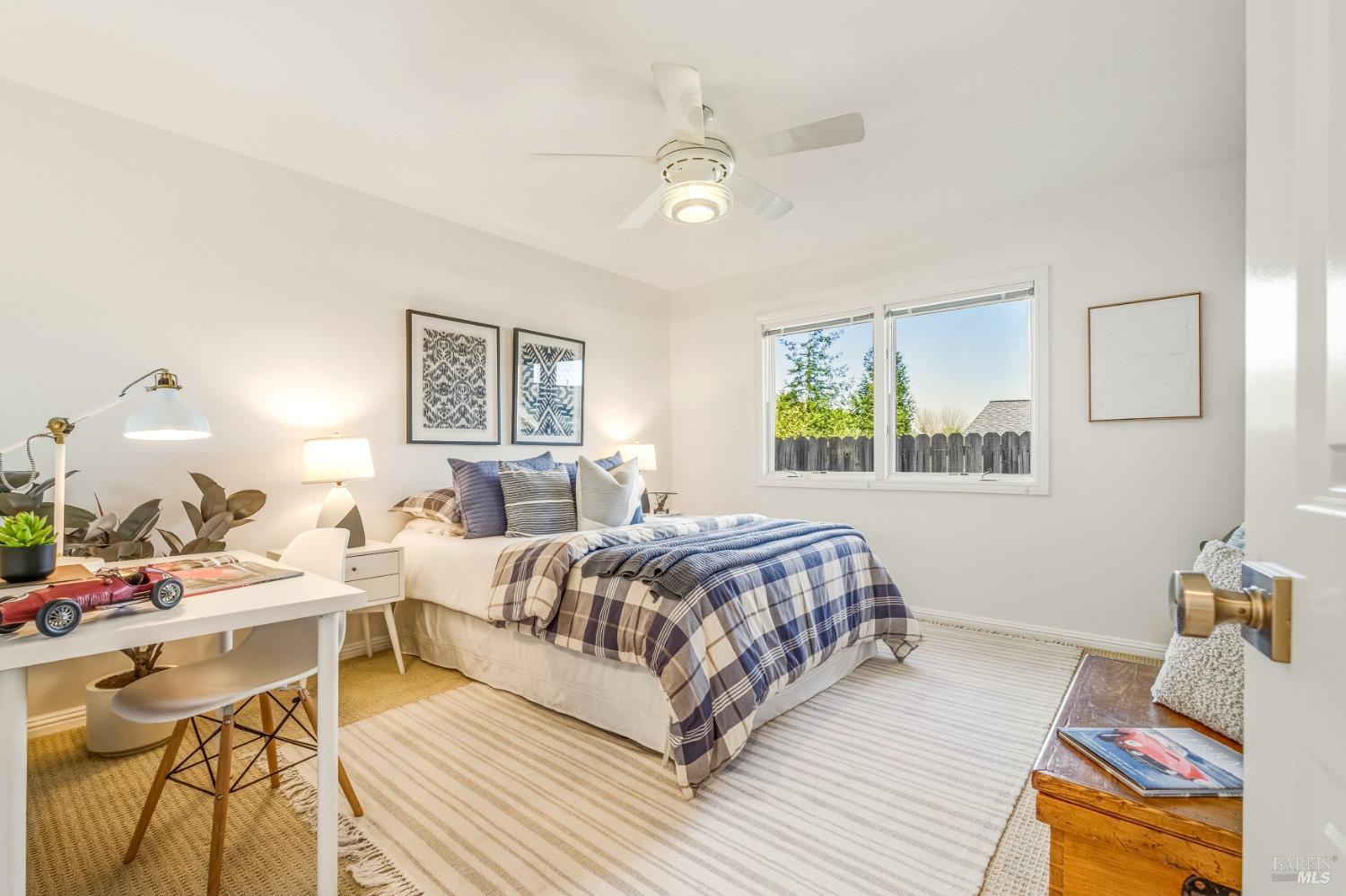 829 Las Pavadas Avenue