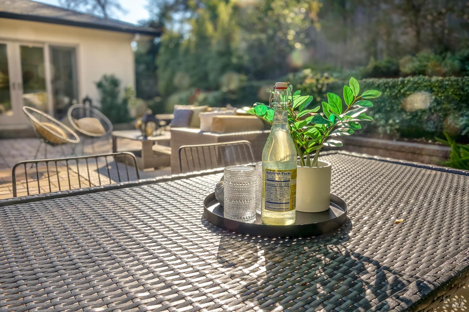 829 Las Pavadas Avenue