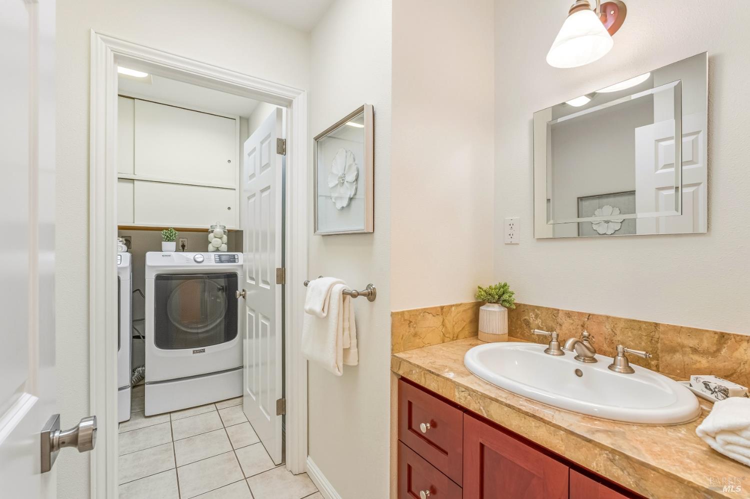 829 Las Pavadas Avenue