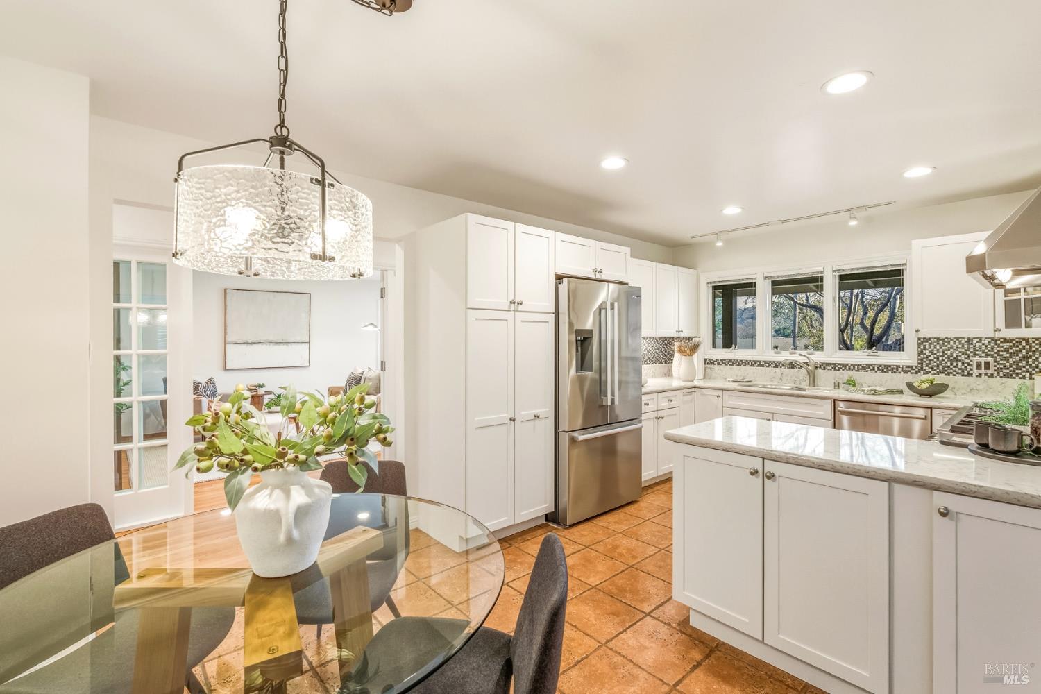 829 Las Pavadas Avenue