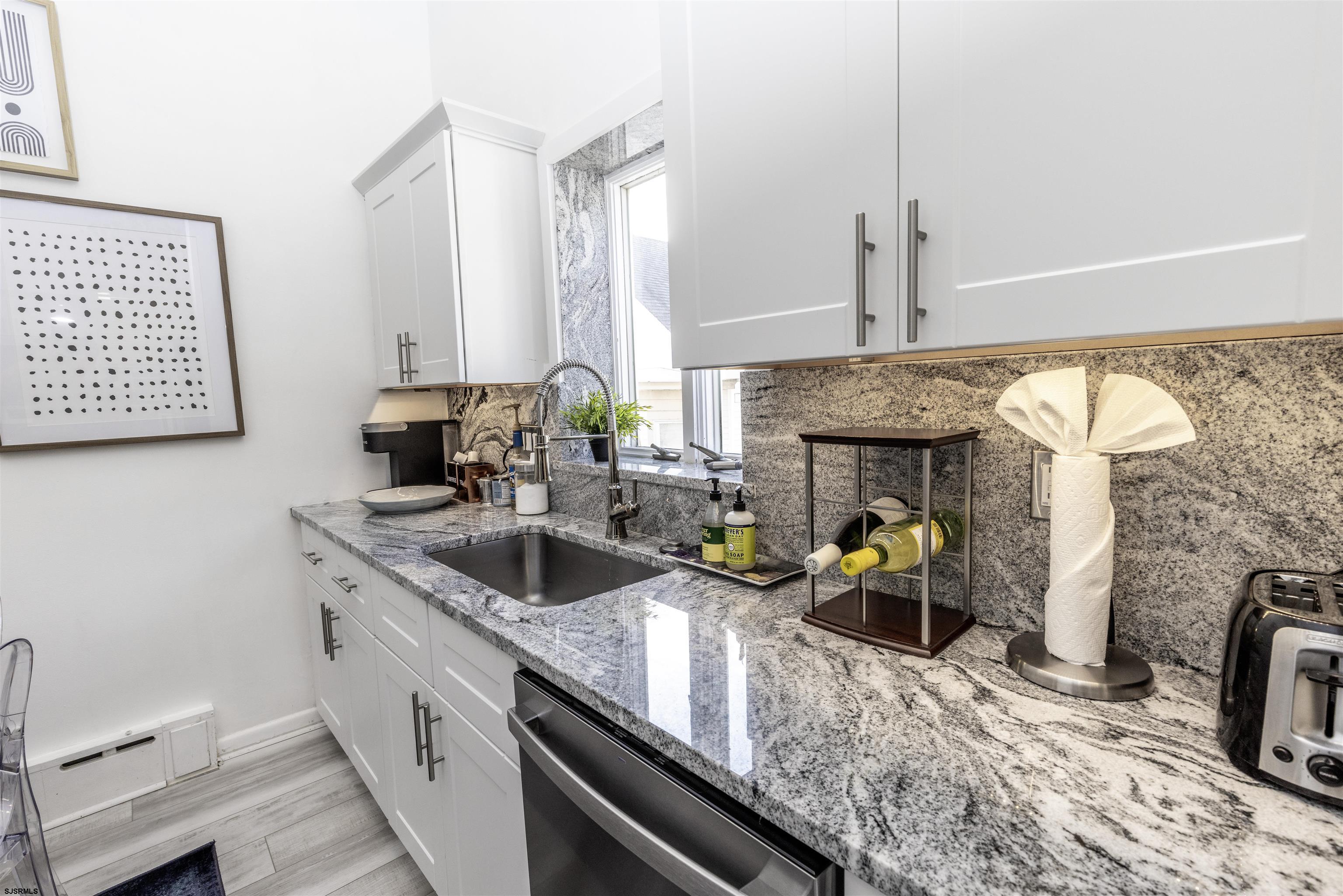 4825 Atlantic Ave Unit: 3