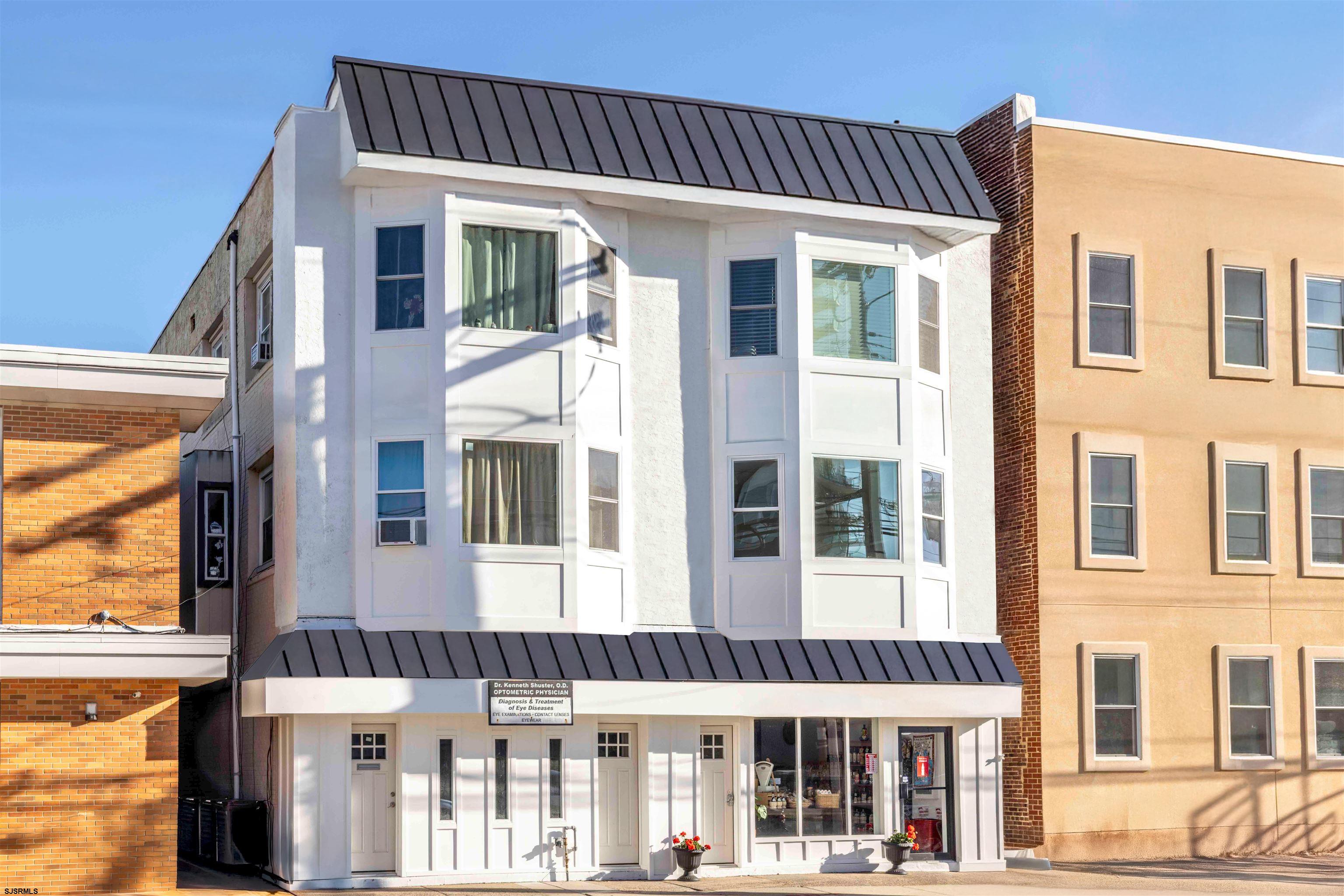 4825 Atlantic Ave Unit: 3