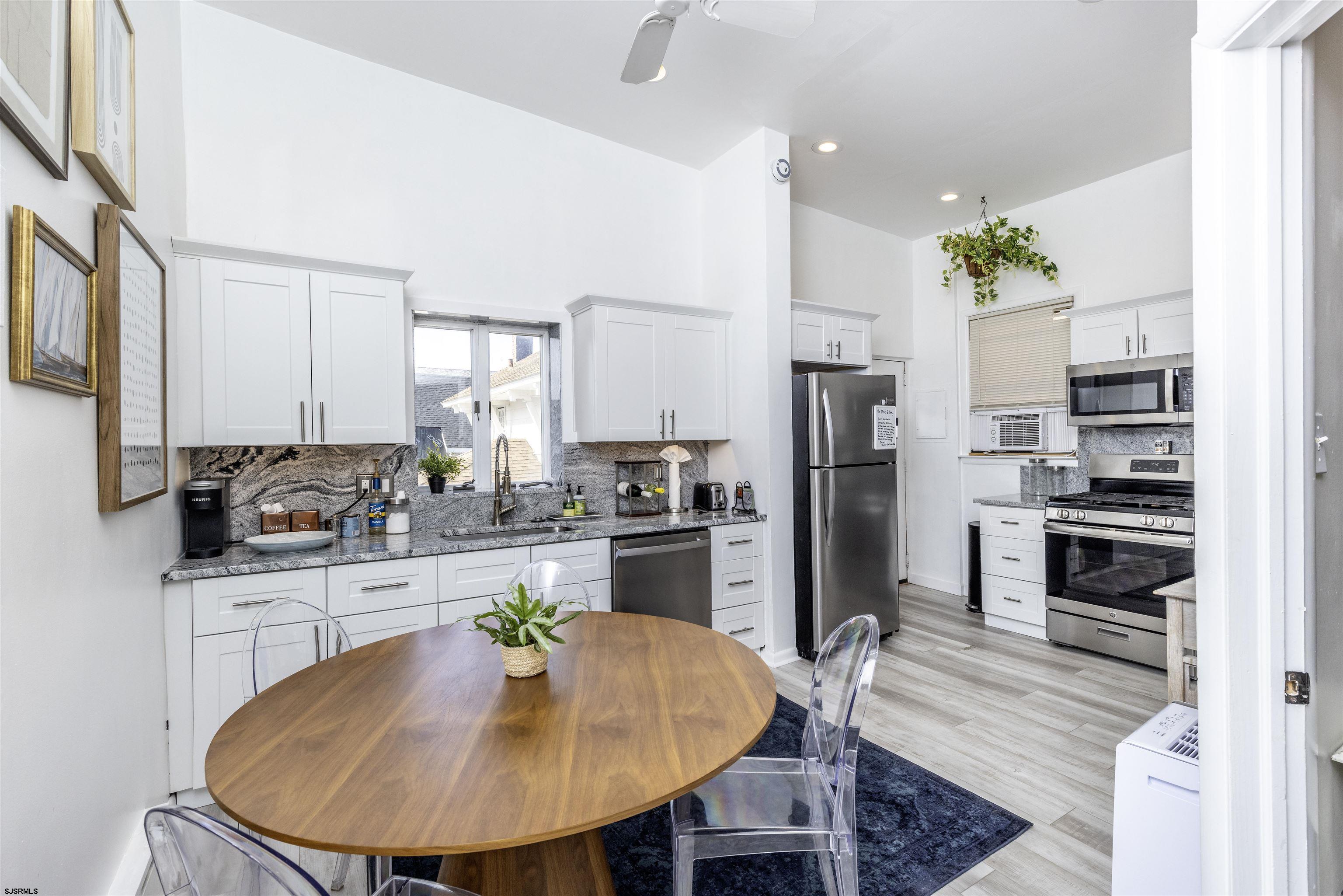 4825 Atlantic Ave Unit: 3