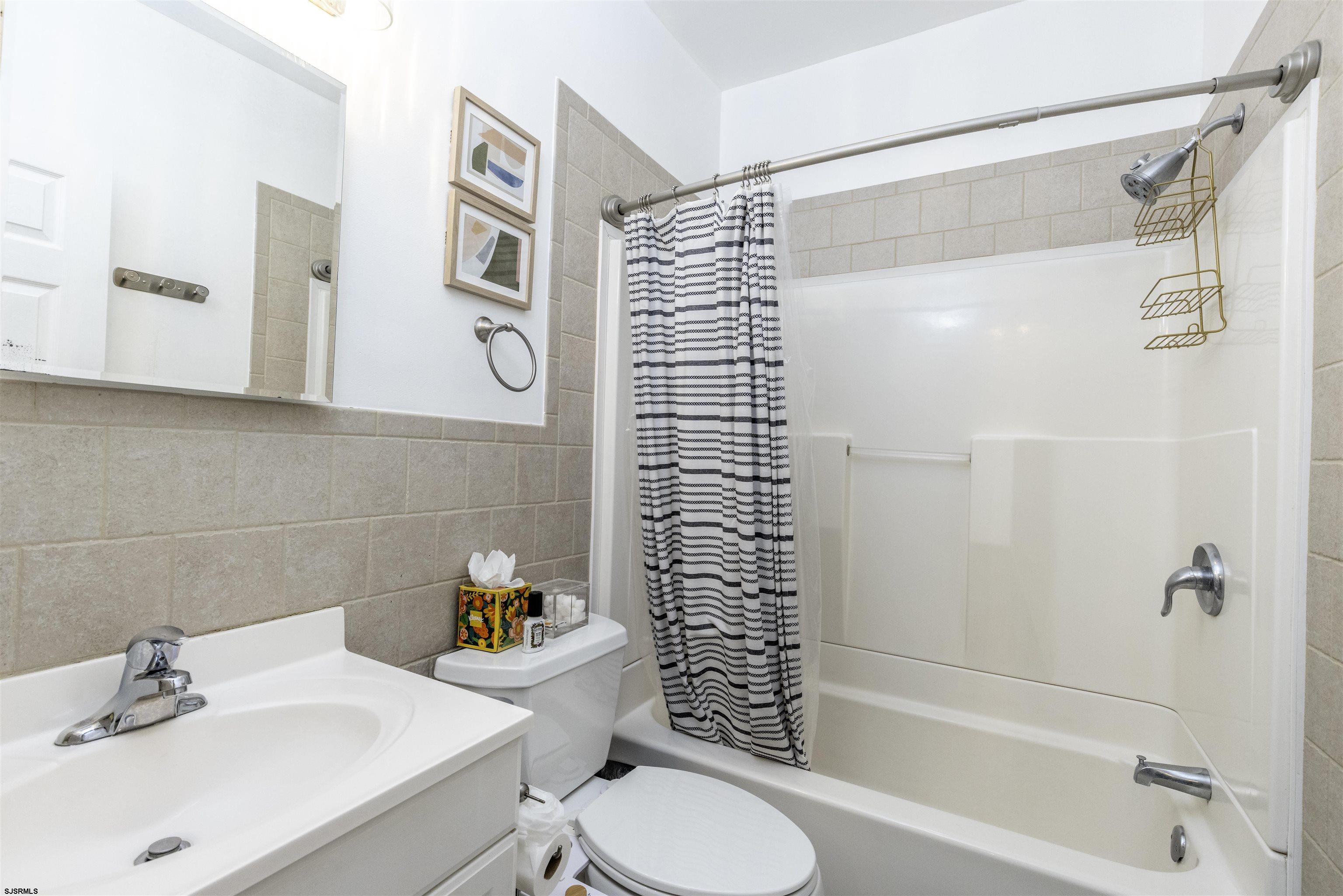 4825 Atlantic Ave Unit: 3