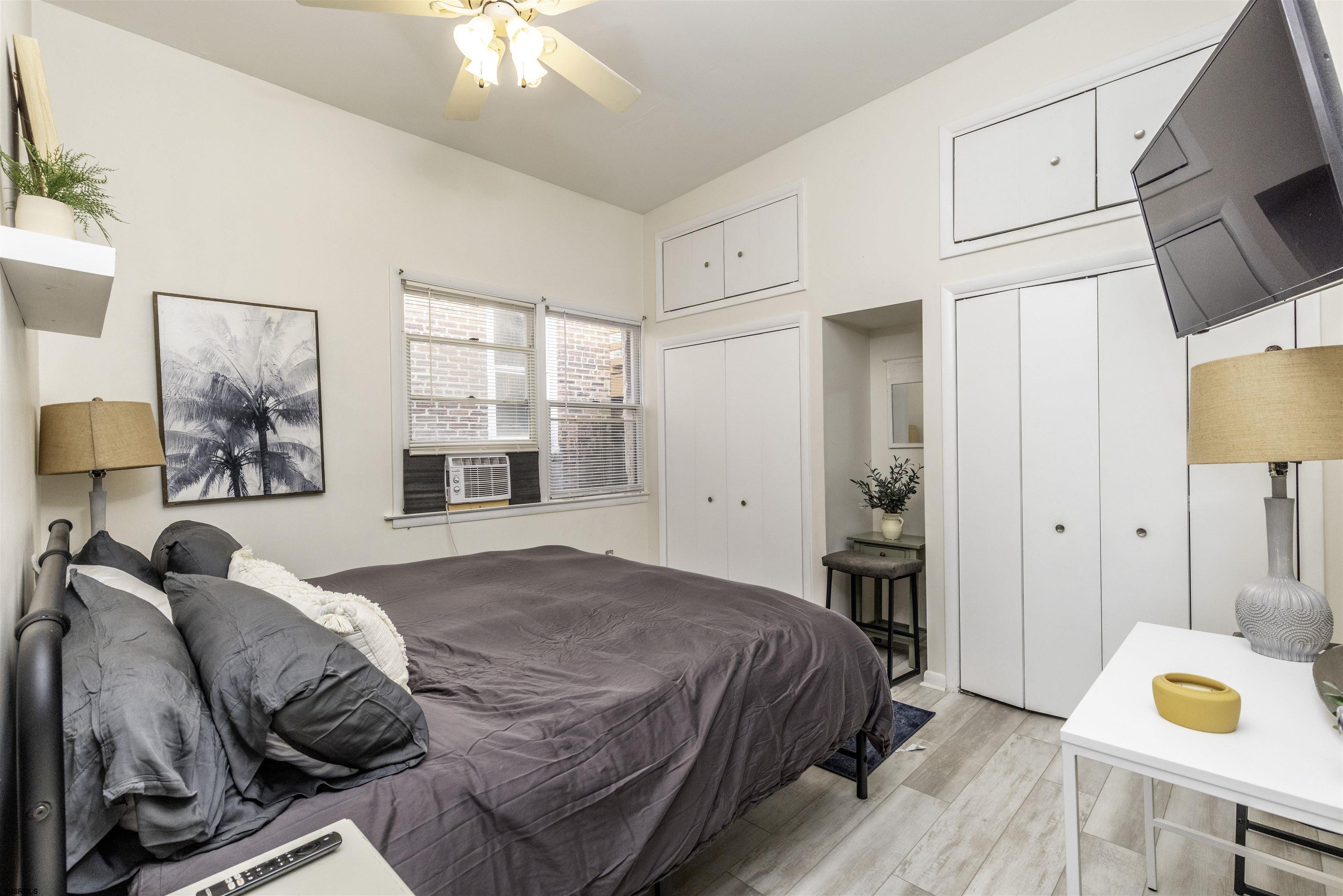 4825 Atlantic Ave Unit: 3