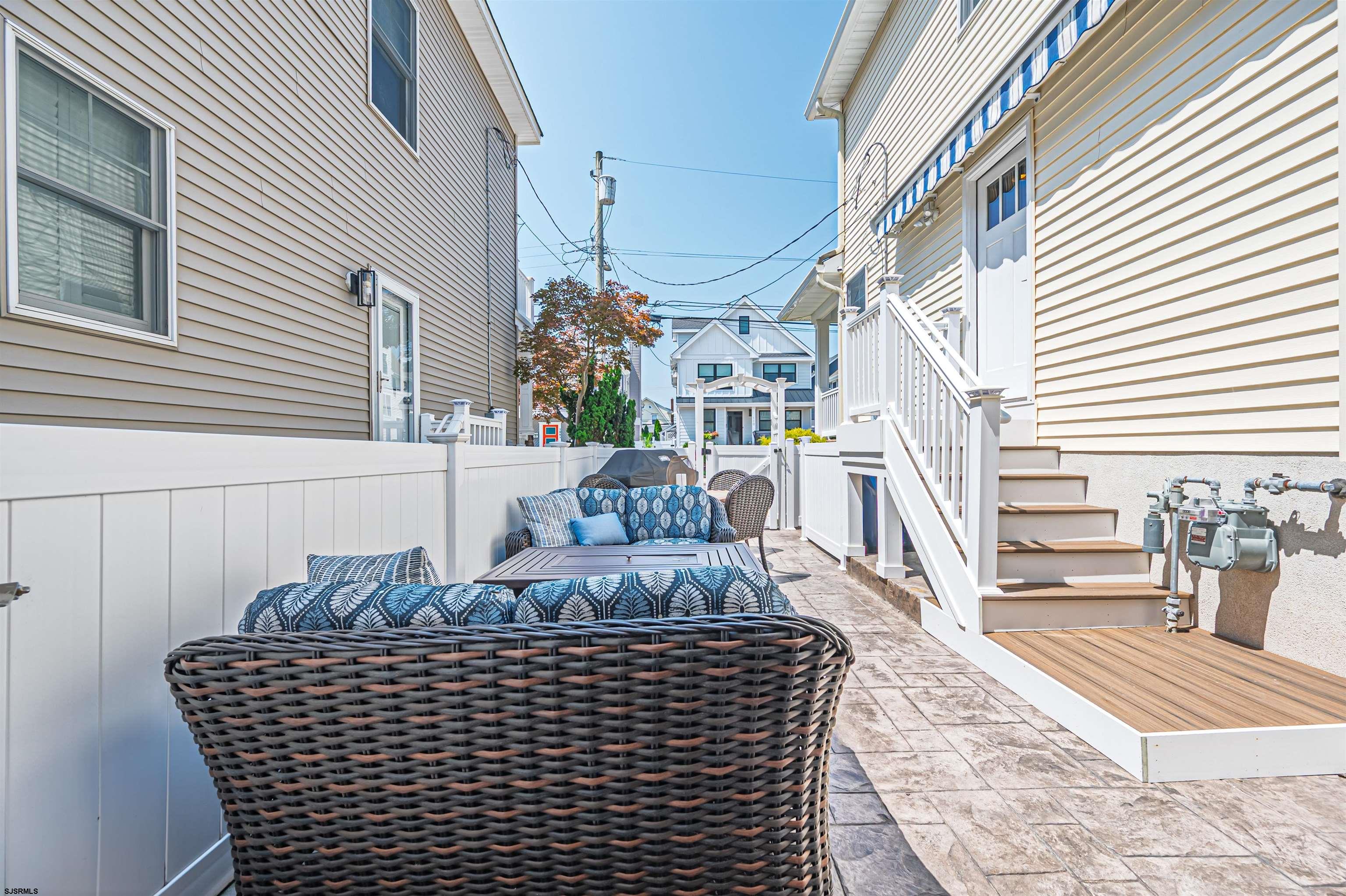 109 N Douglas Ave