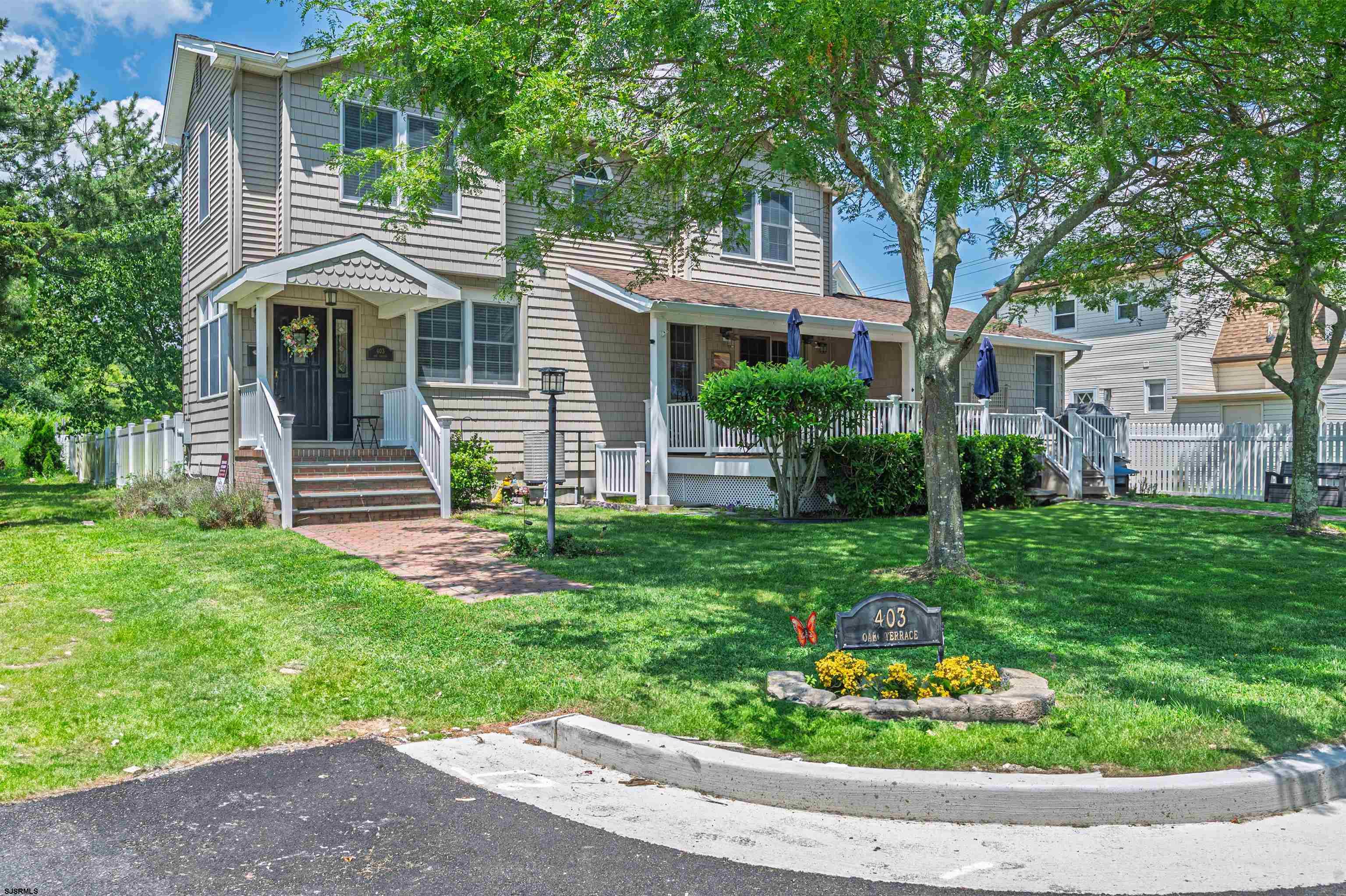 403 N Oak Terrace