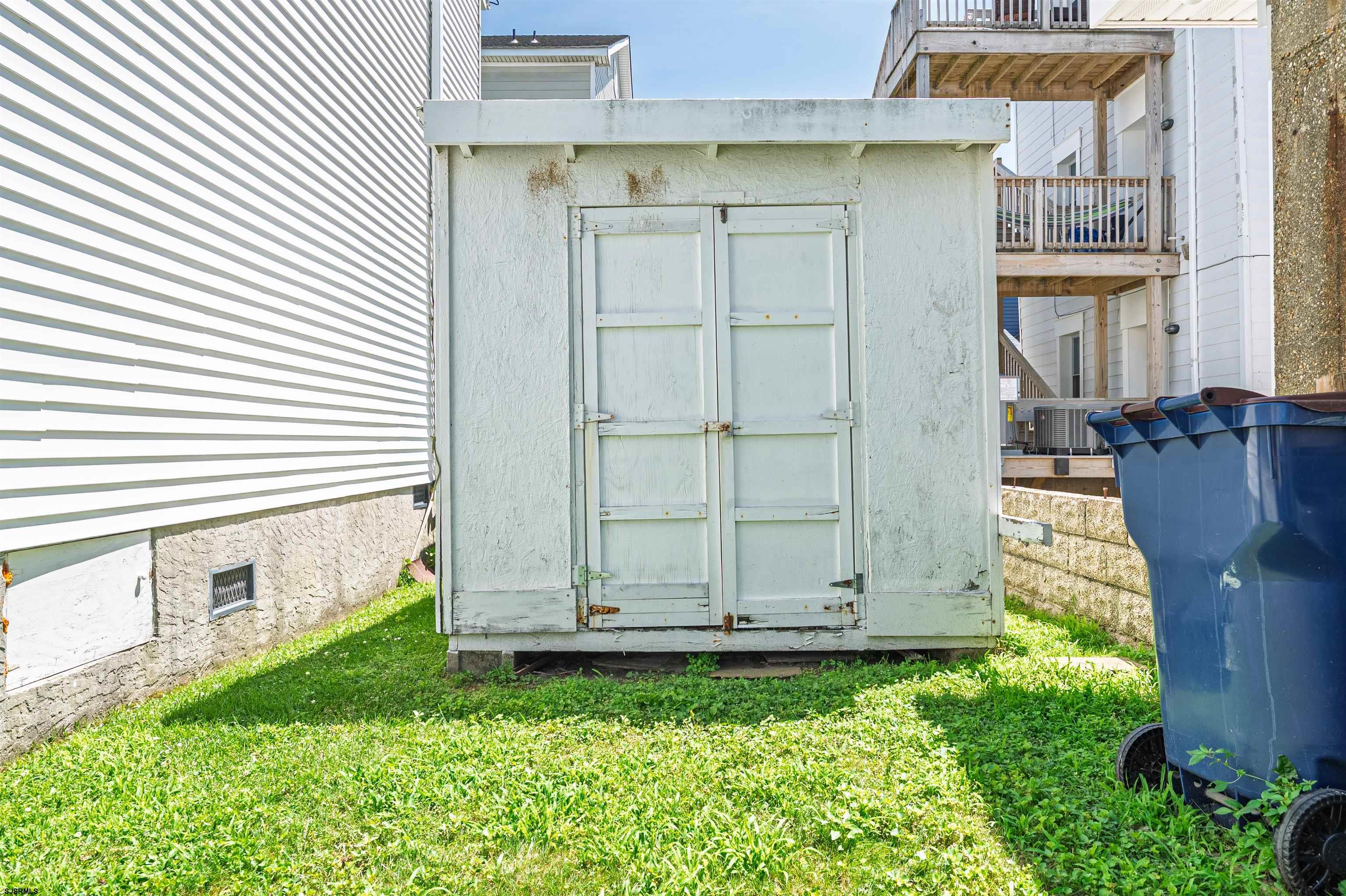 210 N Surrey Ave