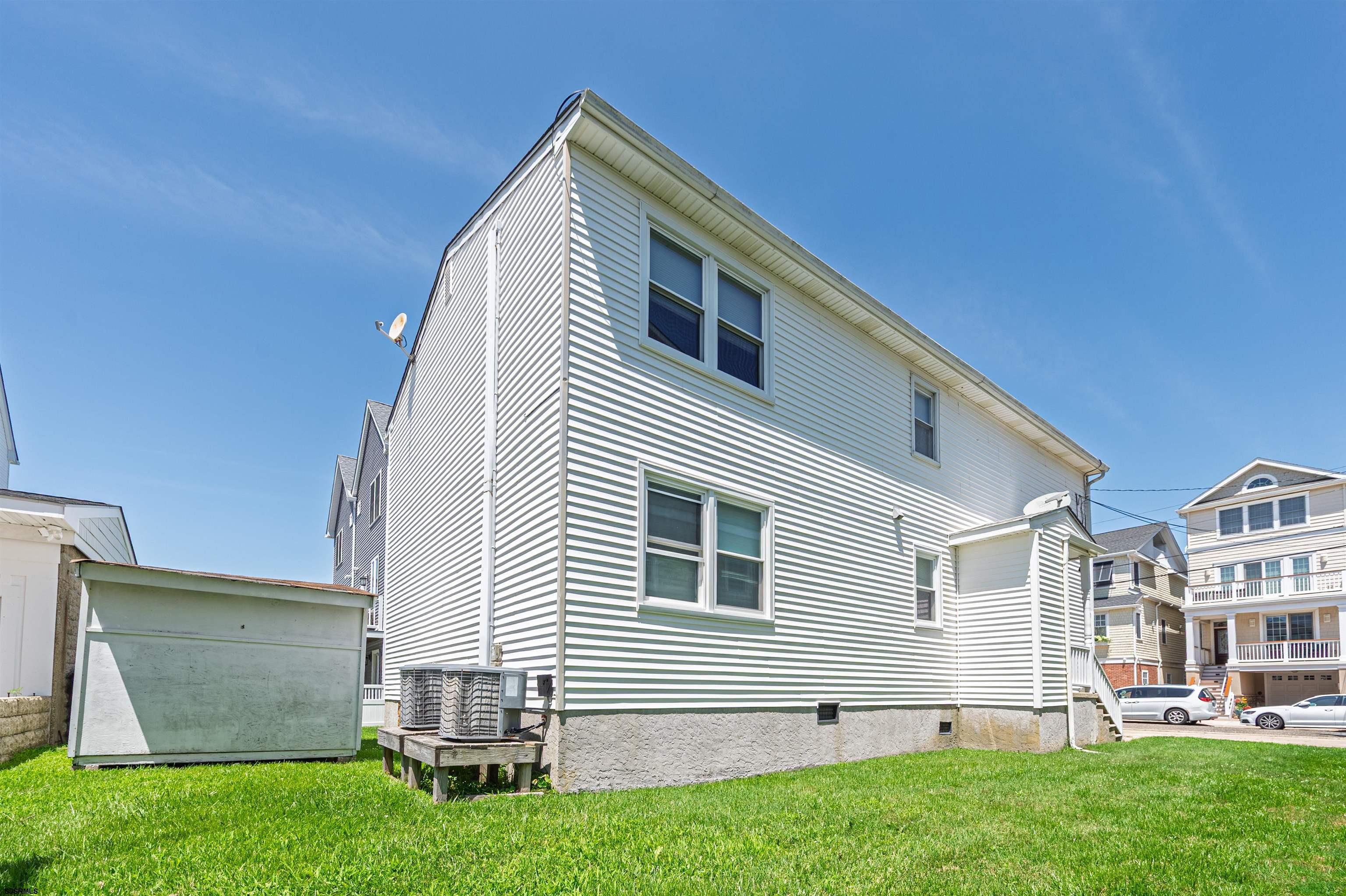 210 N Surrey Ave