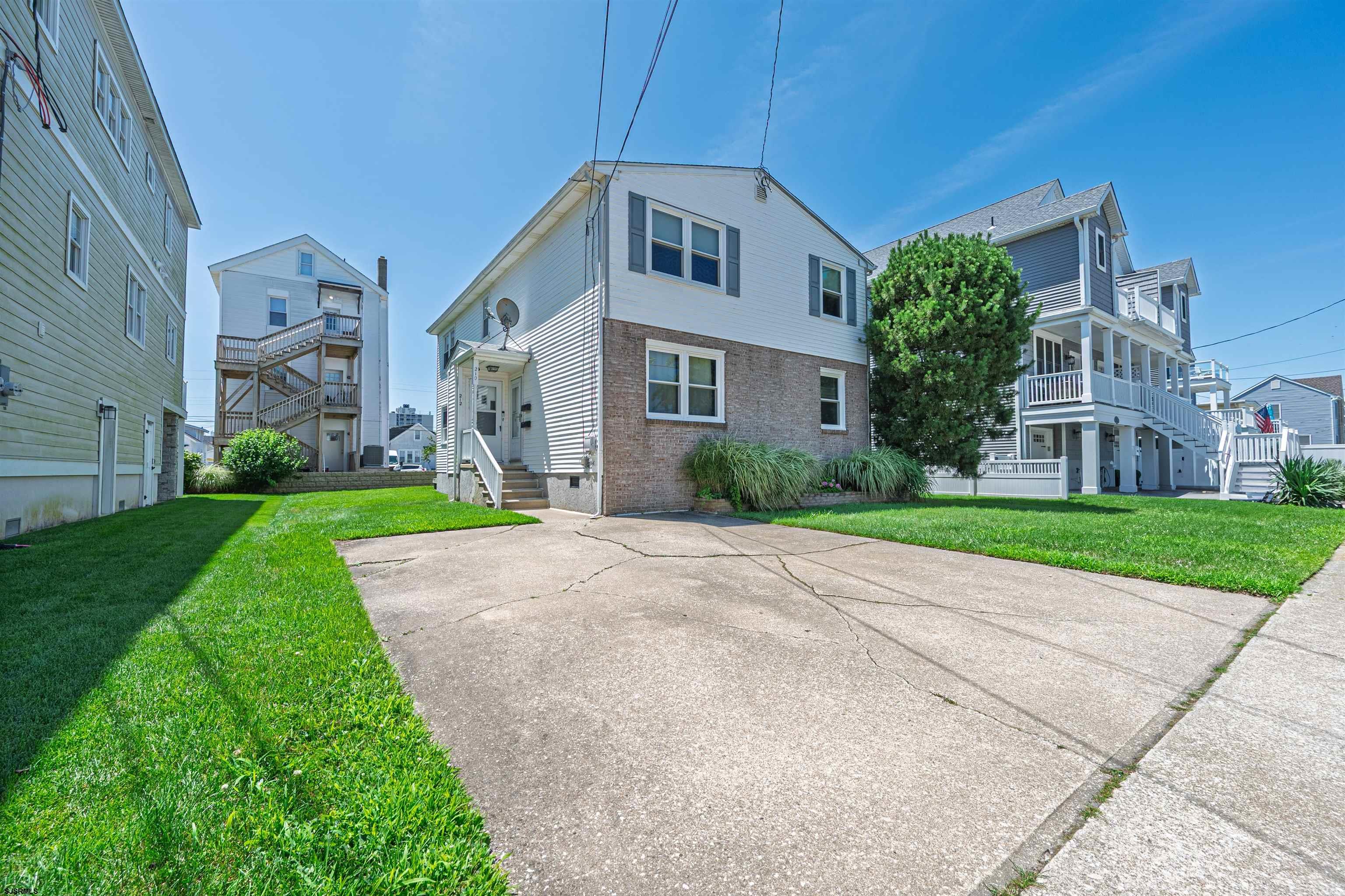 210 N Surrey Ave