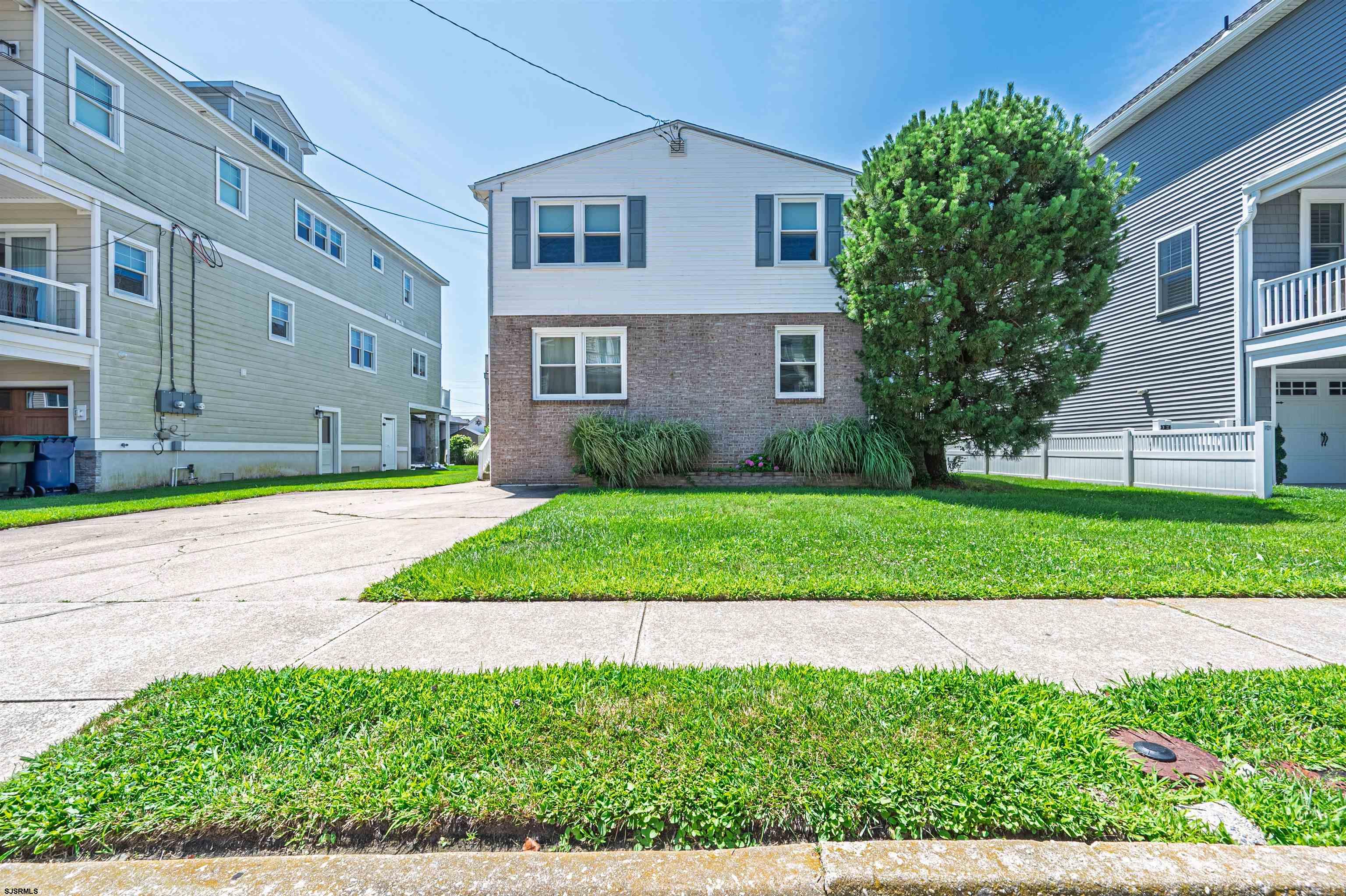 210 N Surrey Ave