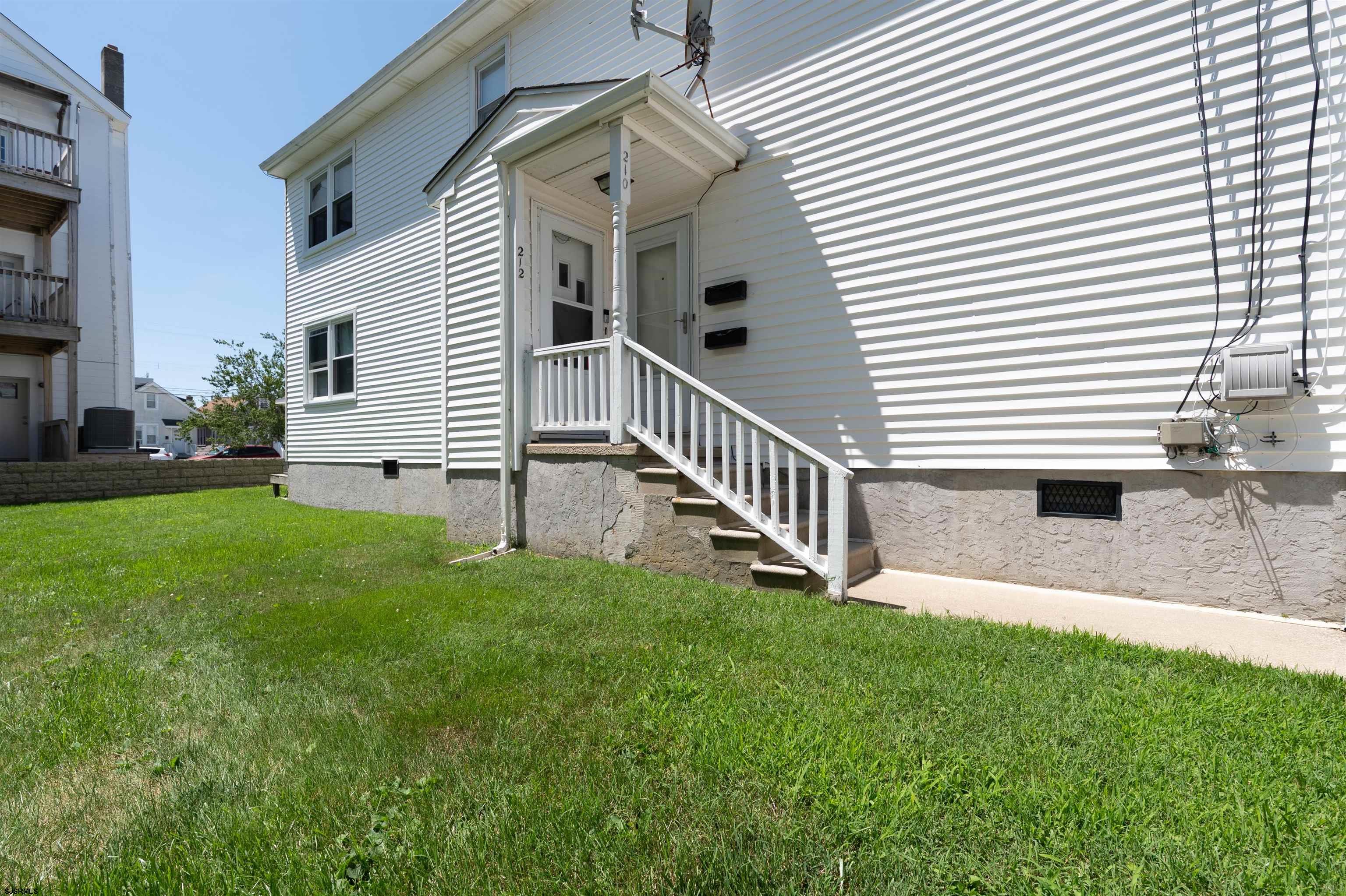 210 N Surrey Ave