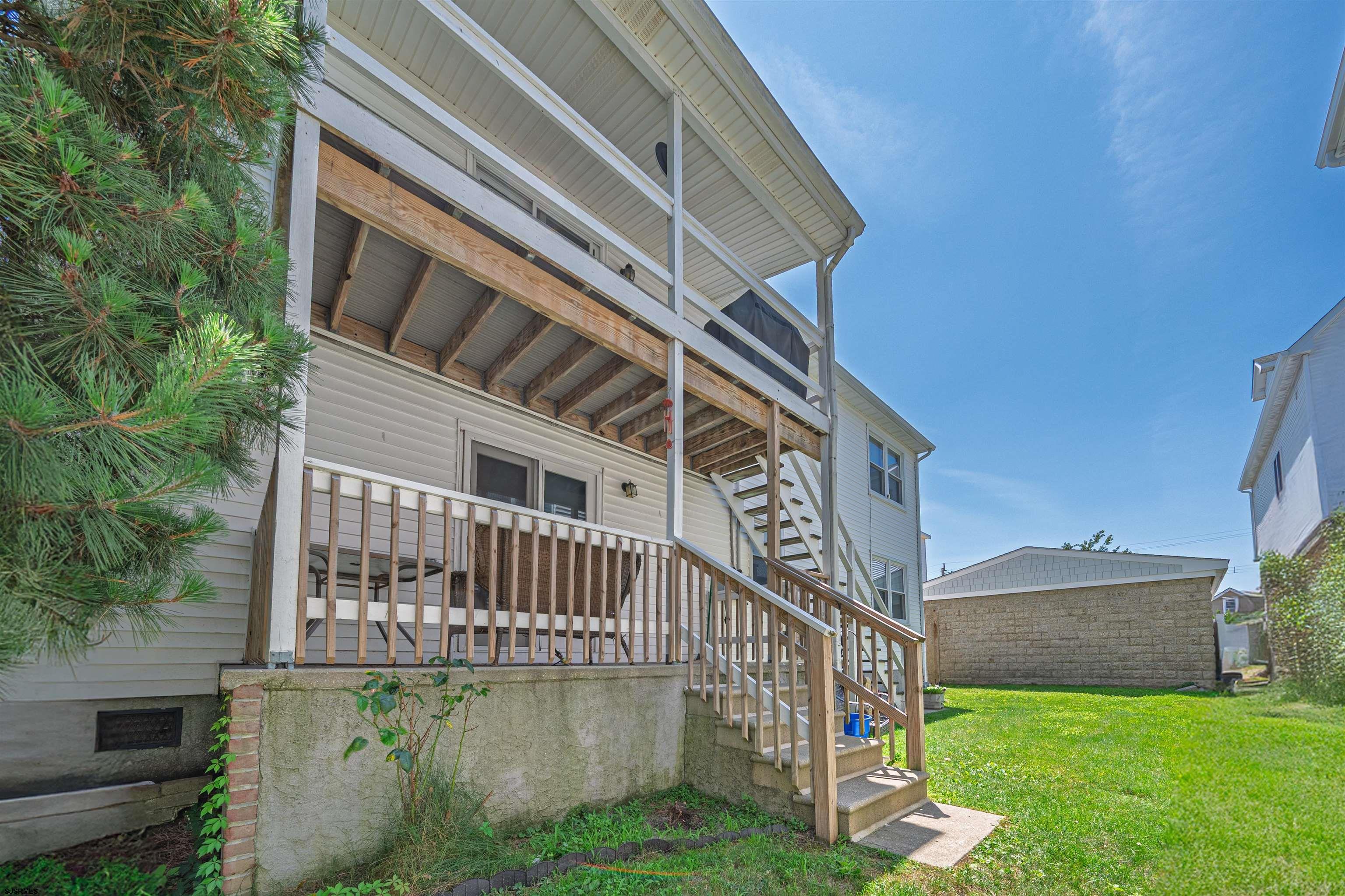 210 N Surrey Ave
