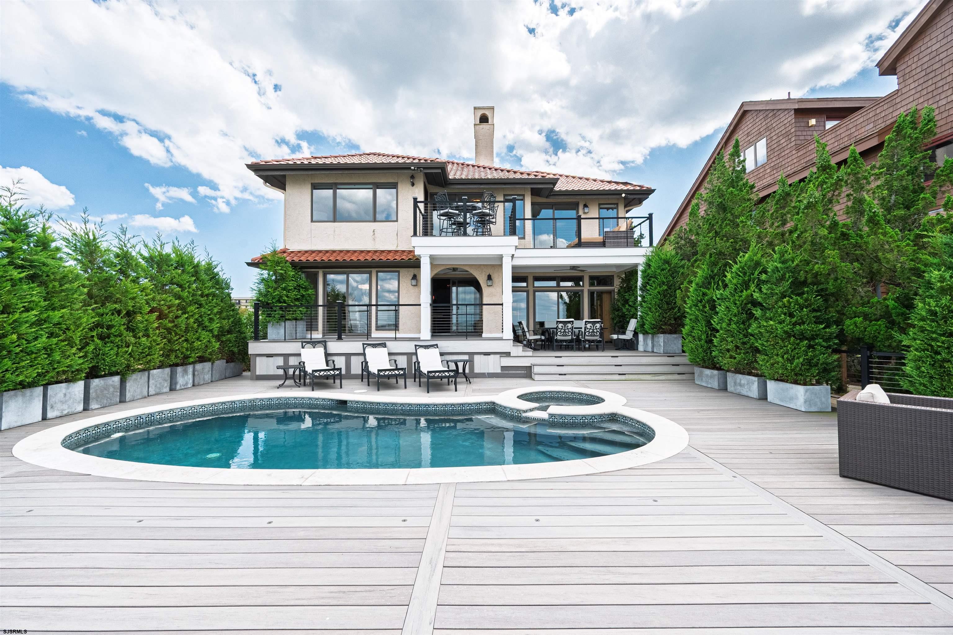 7403 Bayshore Dr