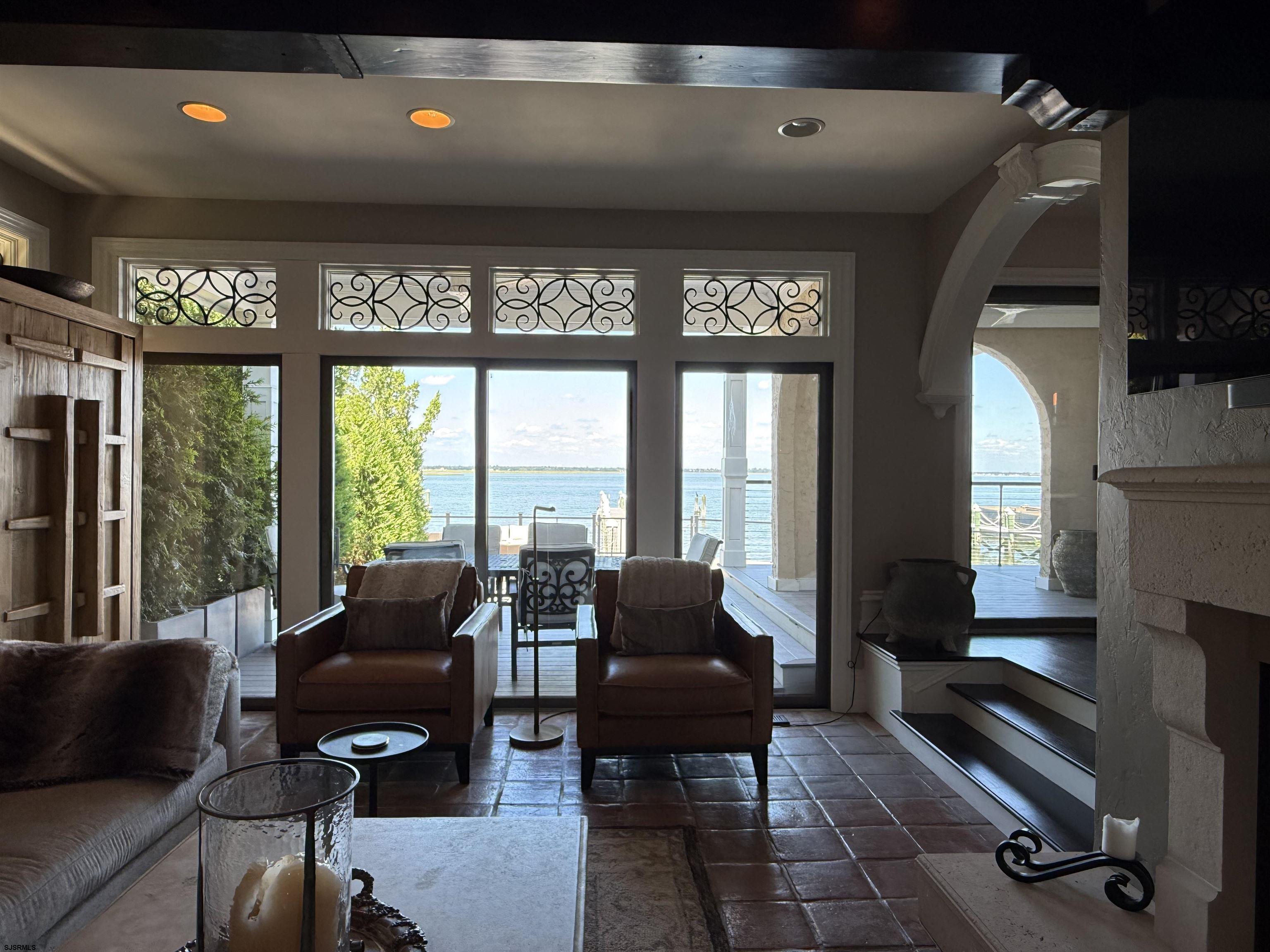 7403 Bayshore Dr