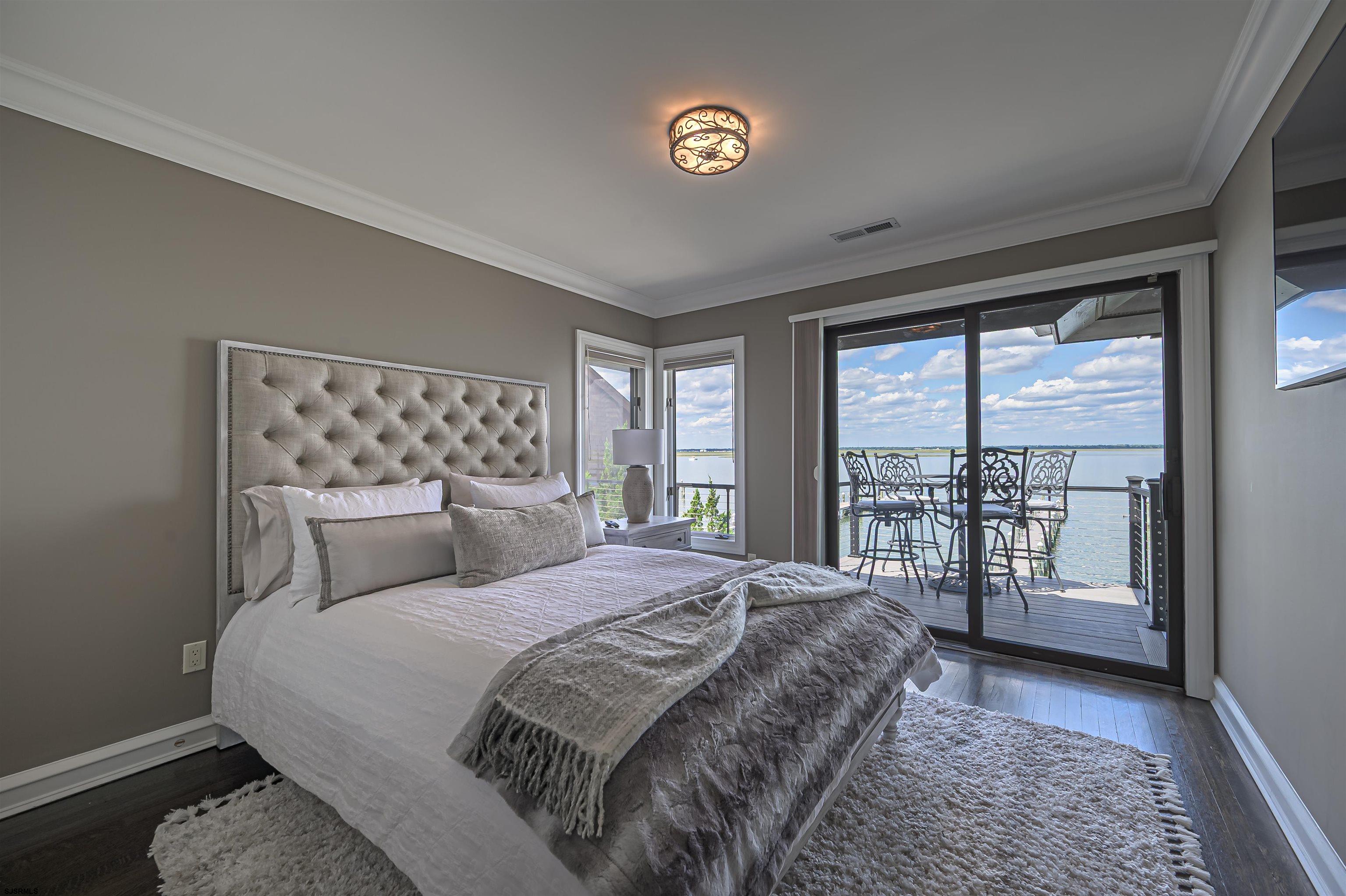 7403 Bayshore Dr