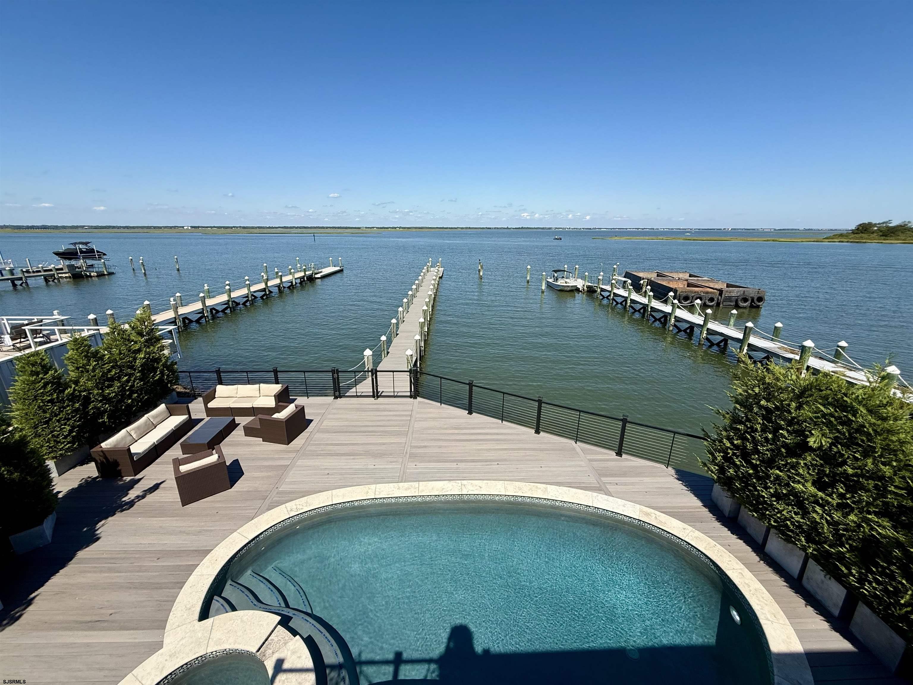 7403 Bayshore Dr