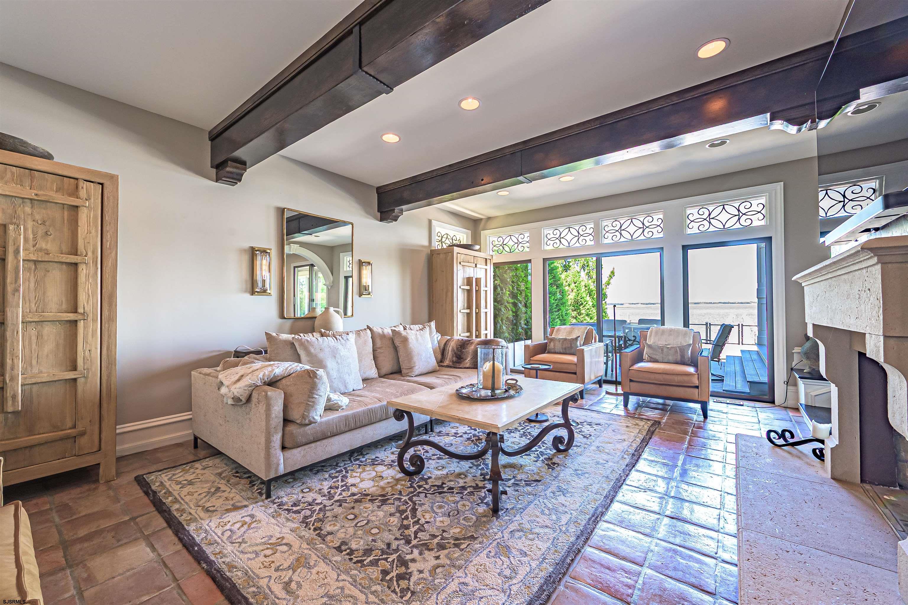7403 Bayshore Dr