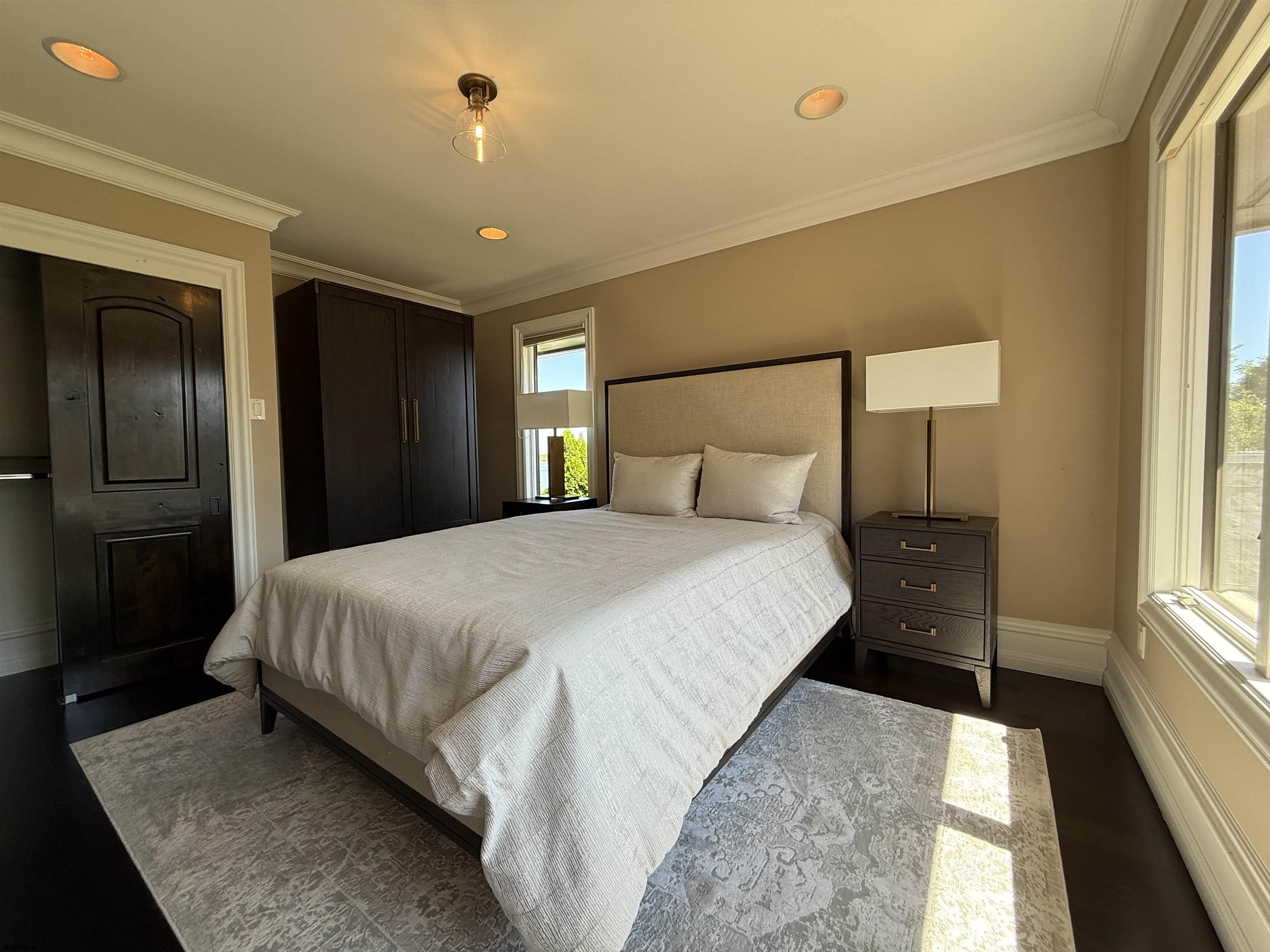 7403 Bayshore Dr