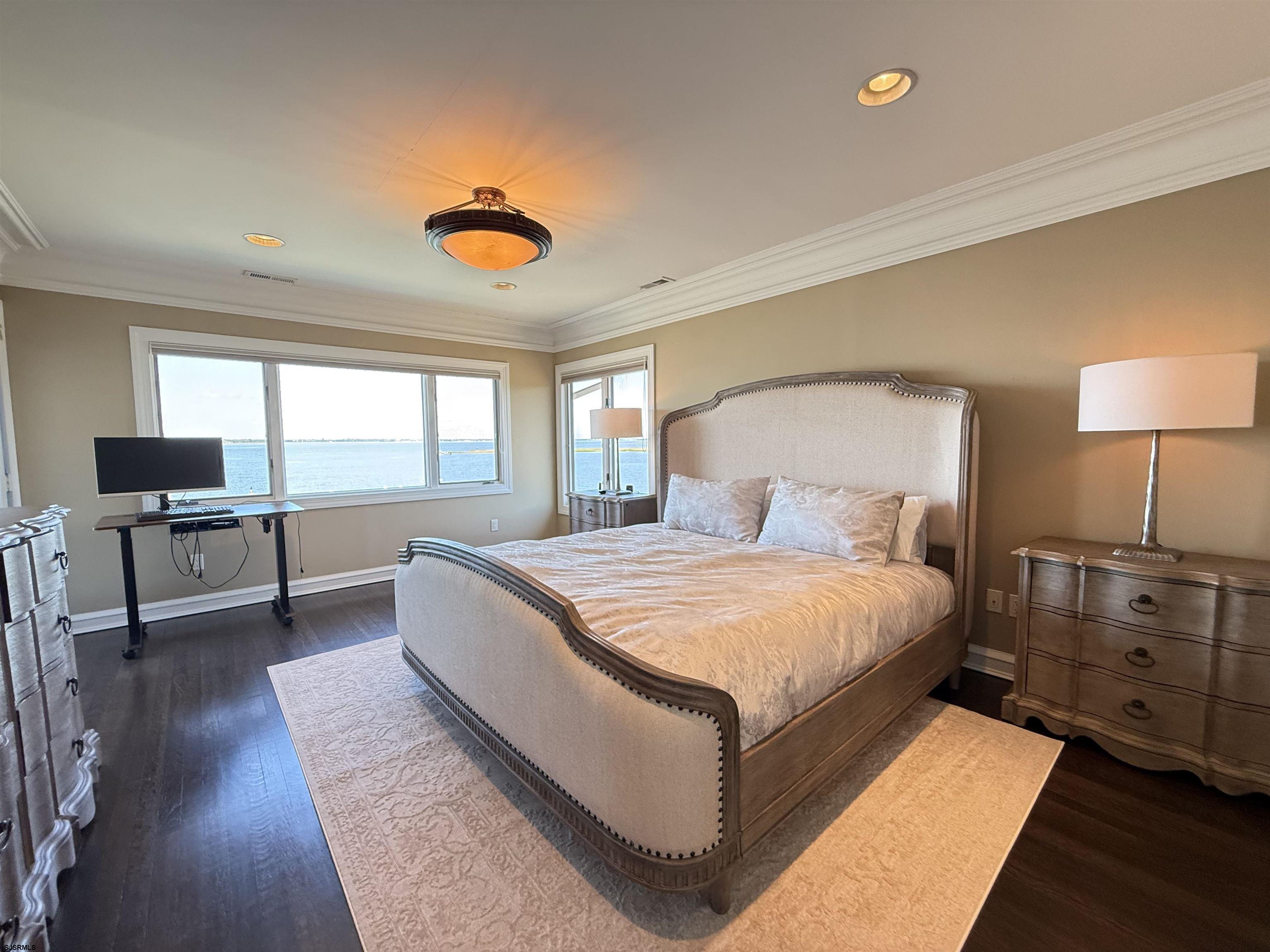 7403 Bayshore Dr