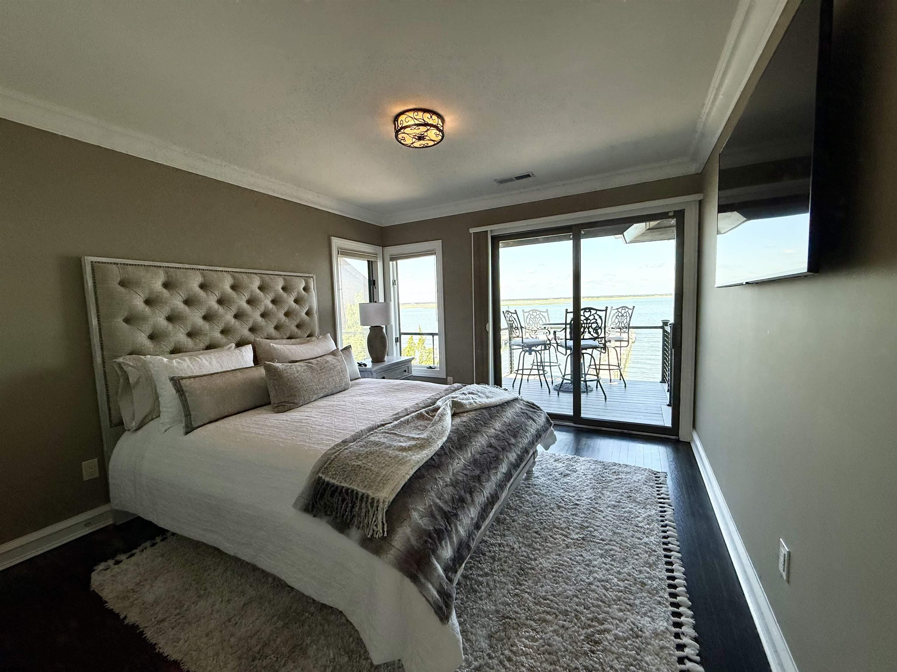 7403 Bayshore Dr