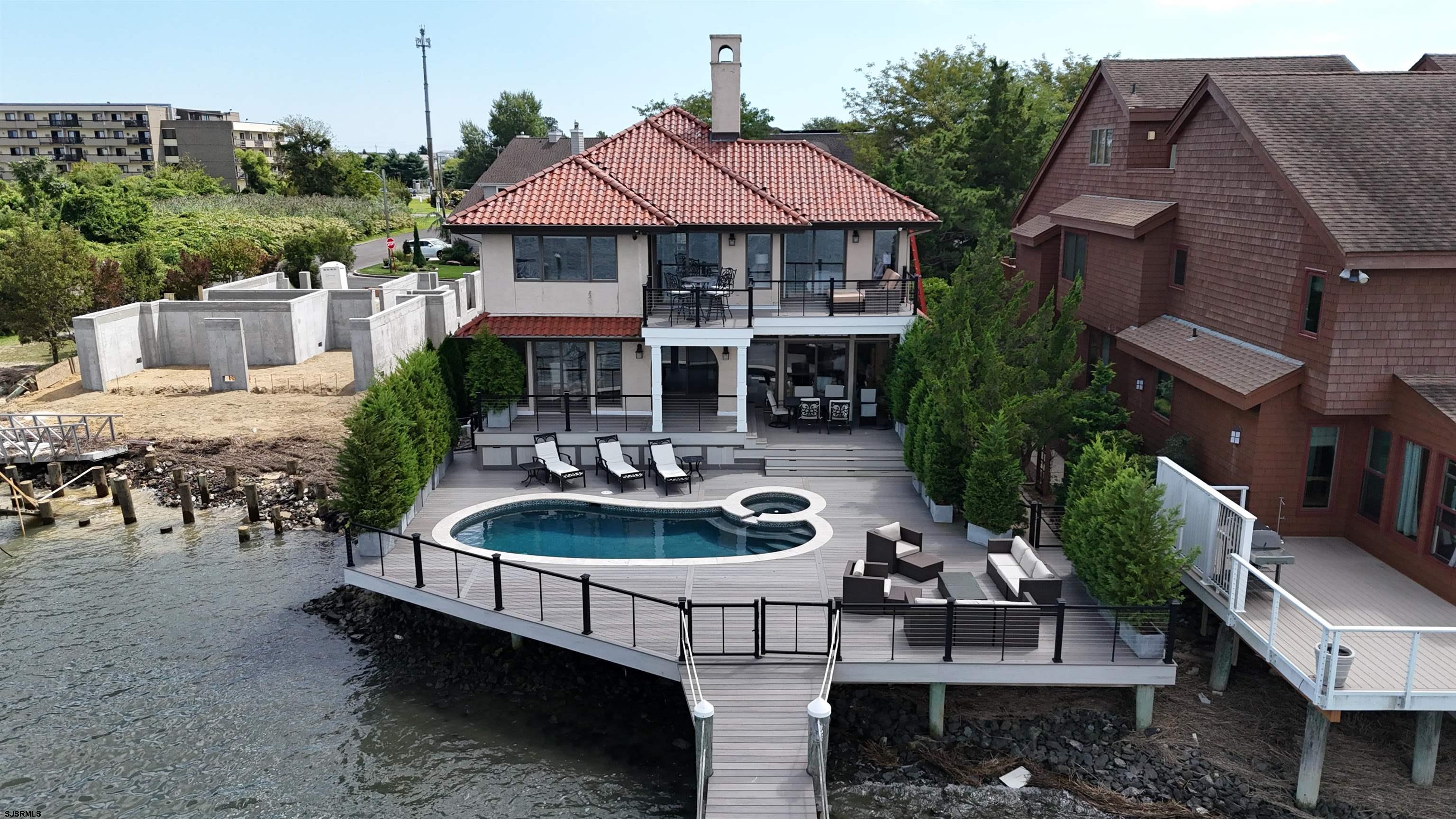 7403 Bayshore Dr