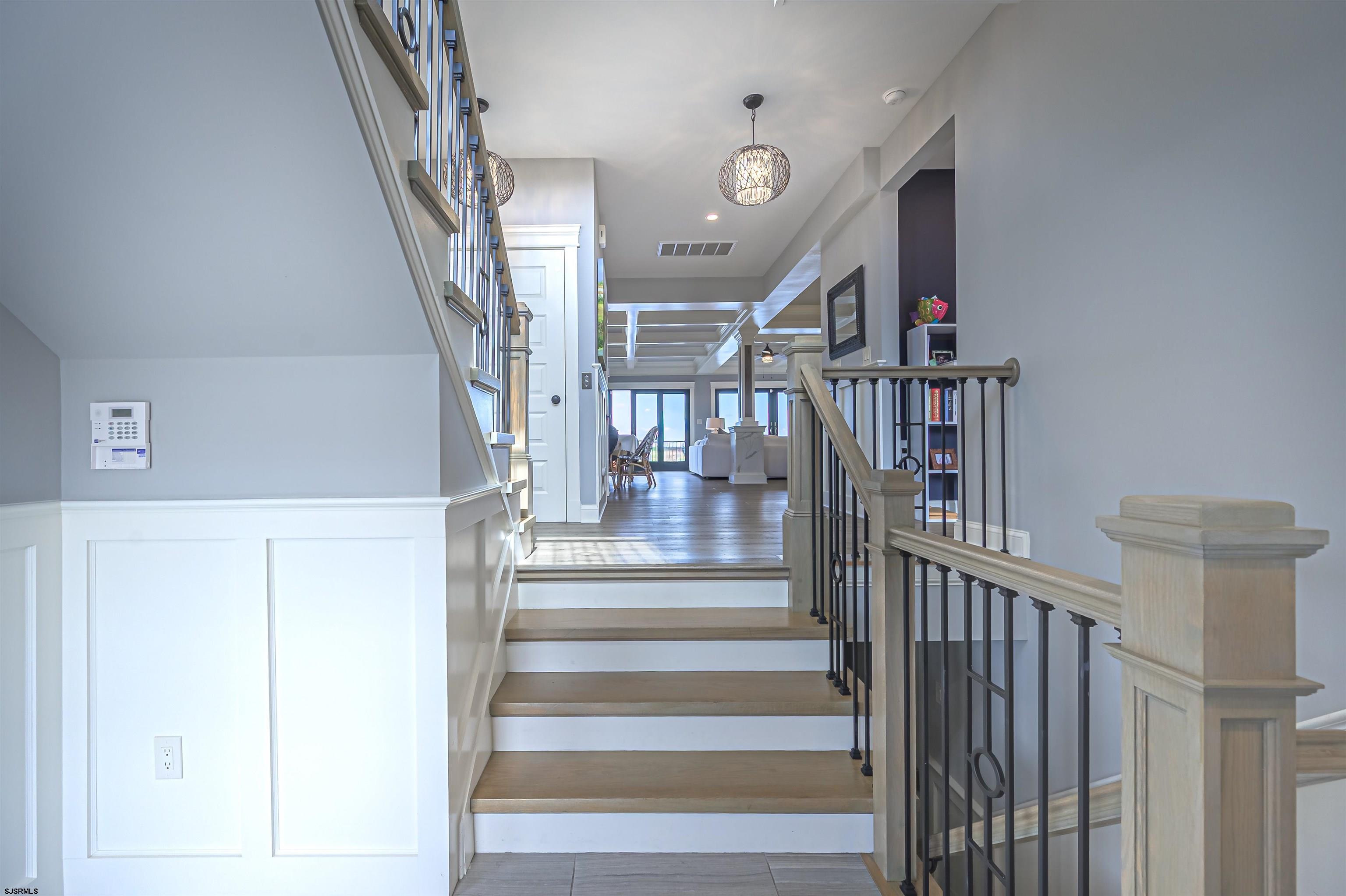 6703 Monmouth Ave