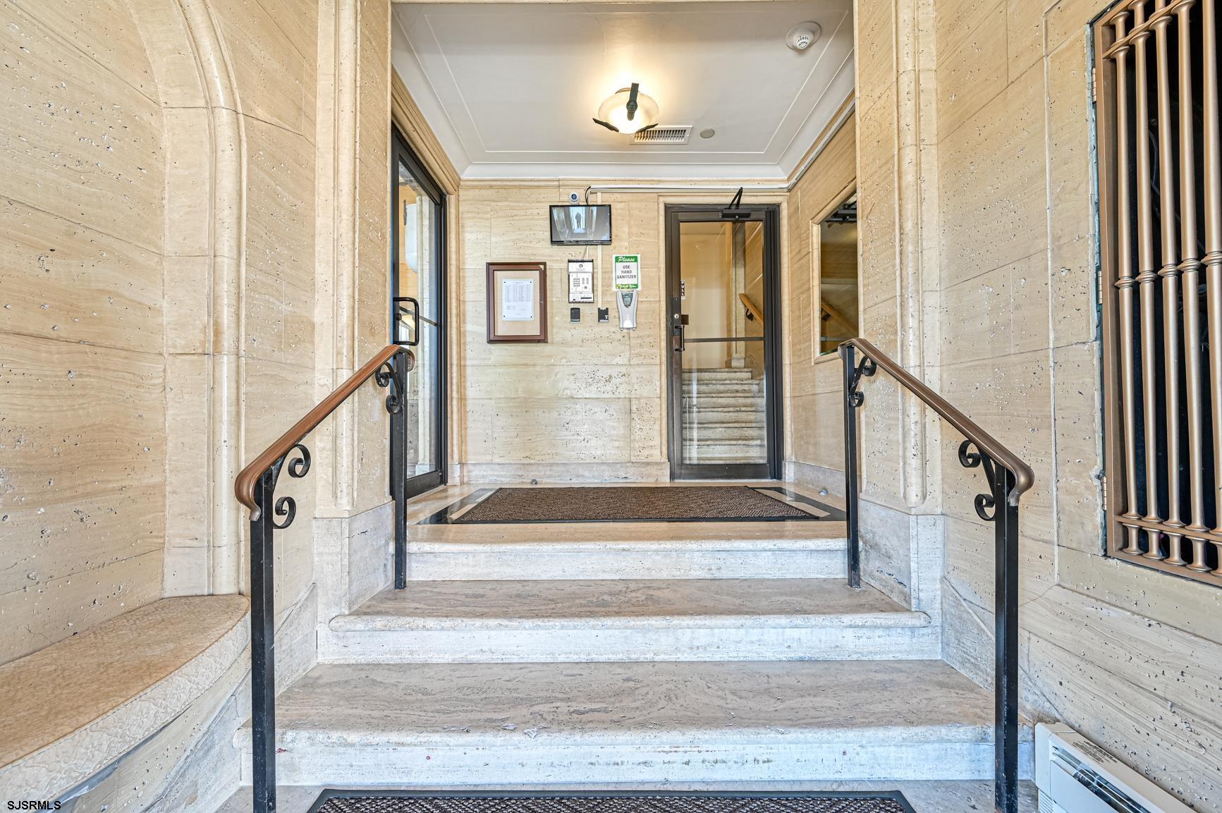 112 S Oxford Unit 904 Ave Unit: 904