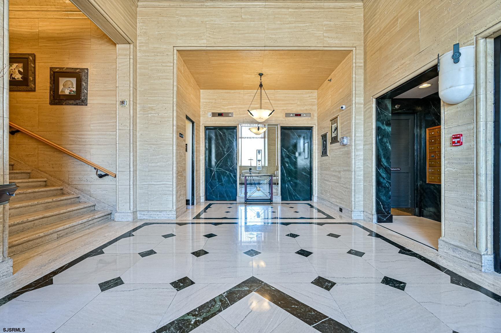 112 S Oxford Unit 904 Ave Unit: 904