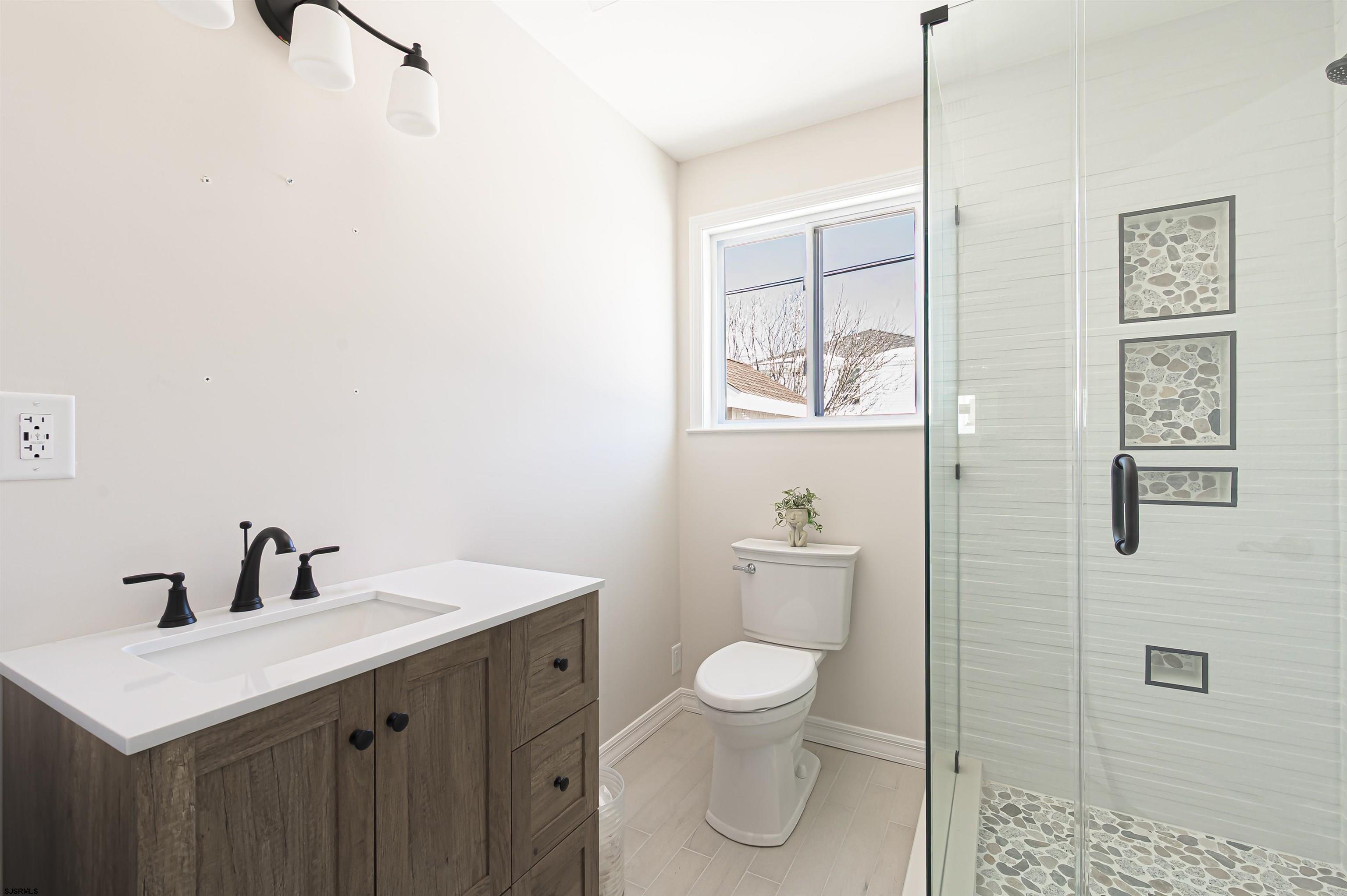 17 E Colmar Circle