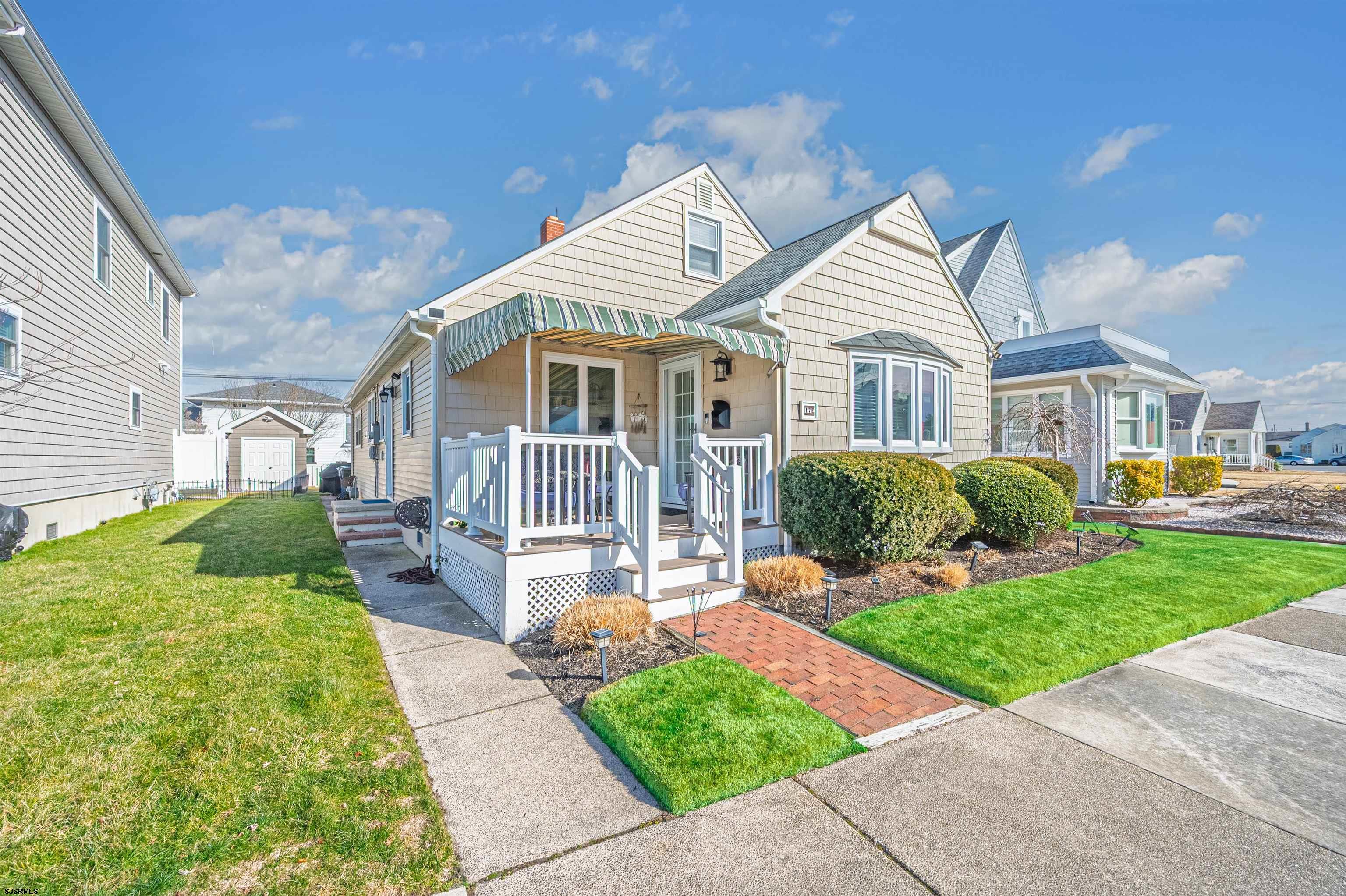 17 E Colmar Circle