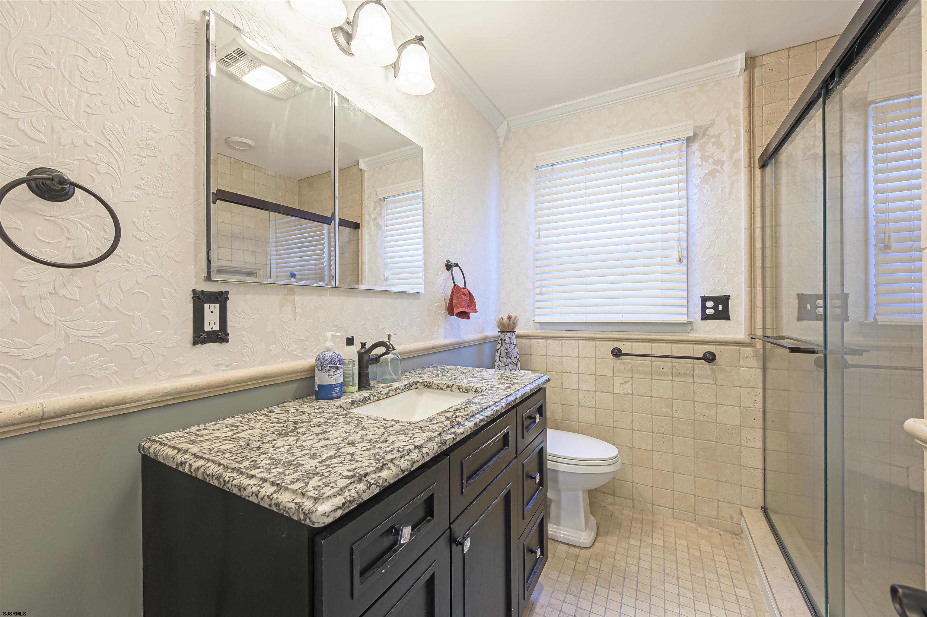 17 E Colmar Circle