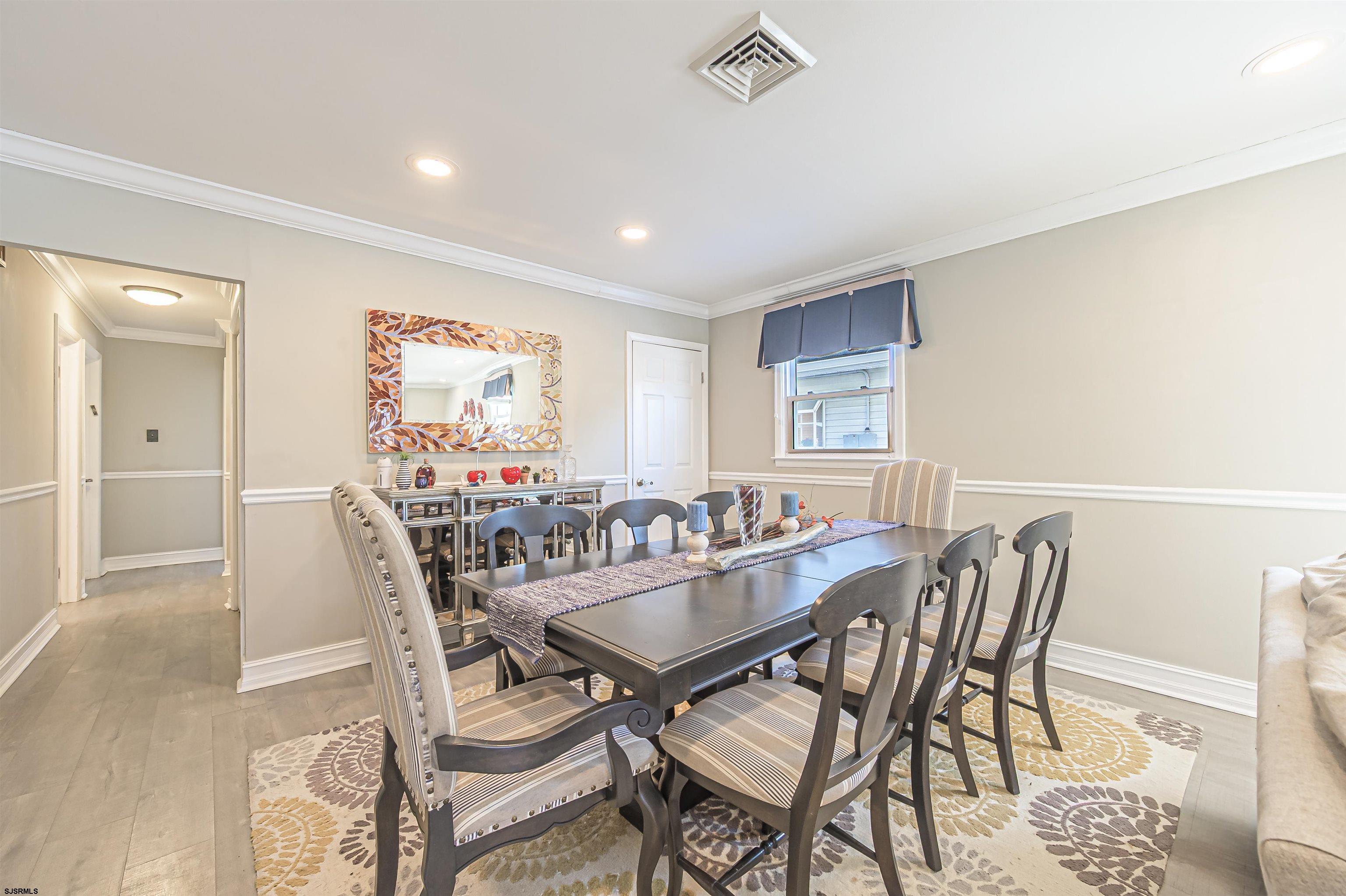 17 E Colmar Circle