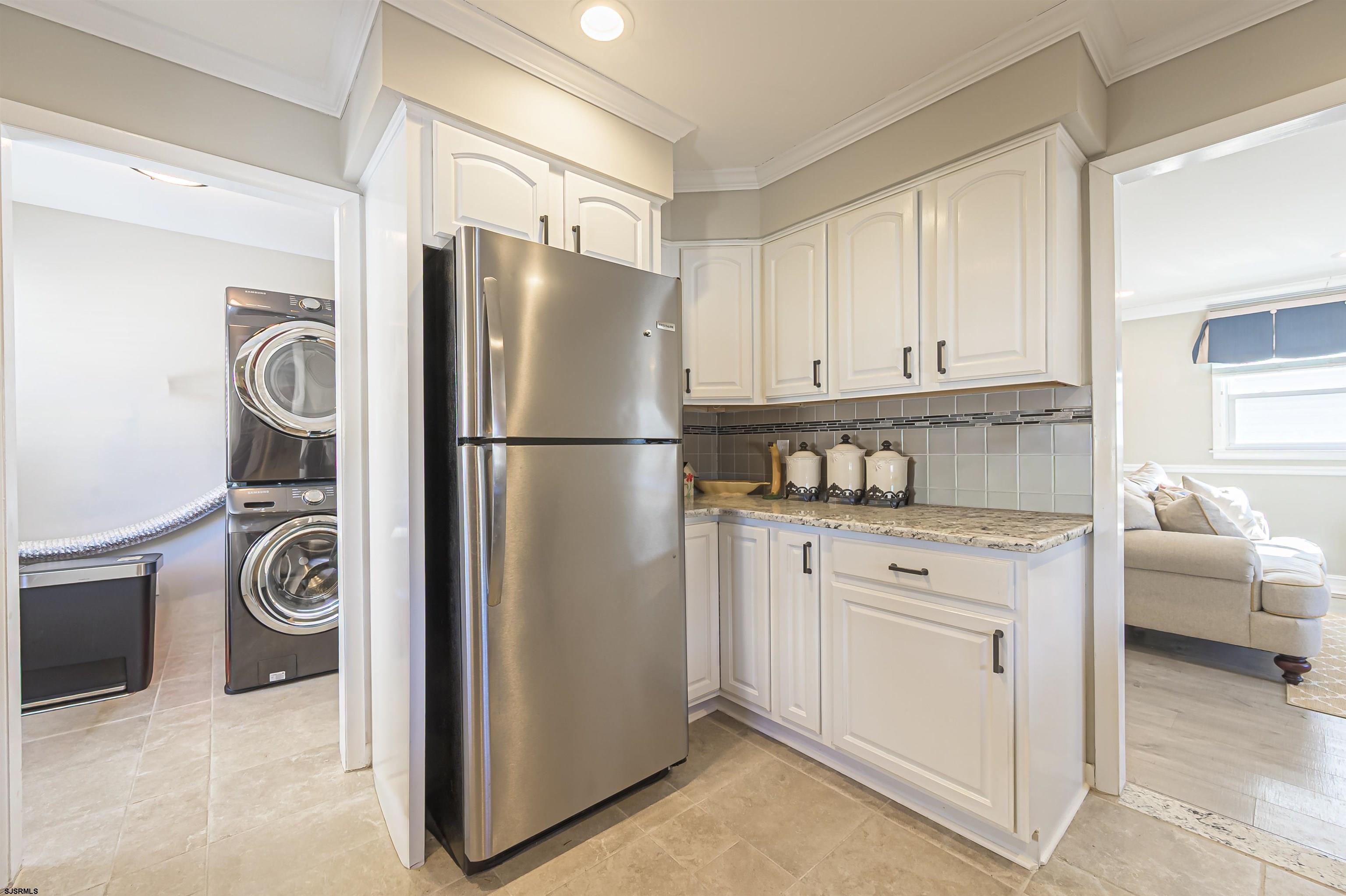 17 E Colmar Circle