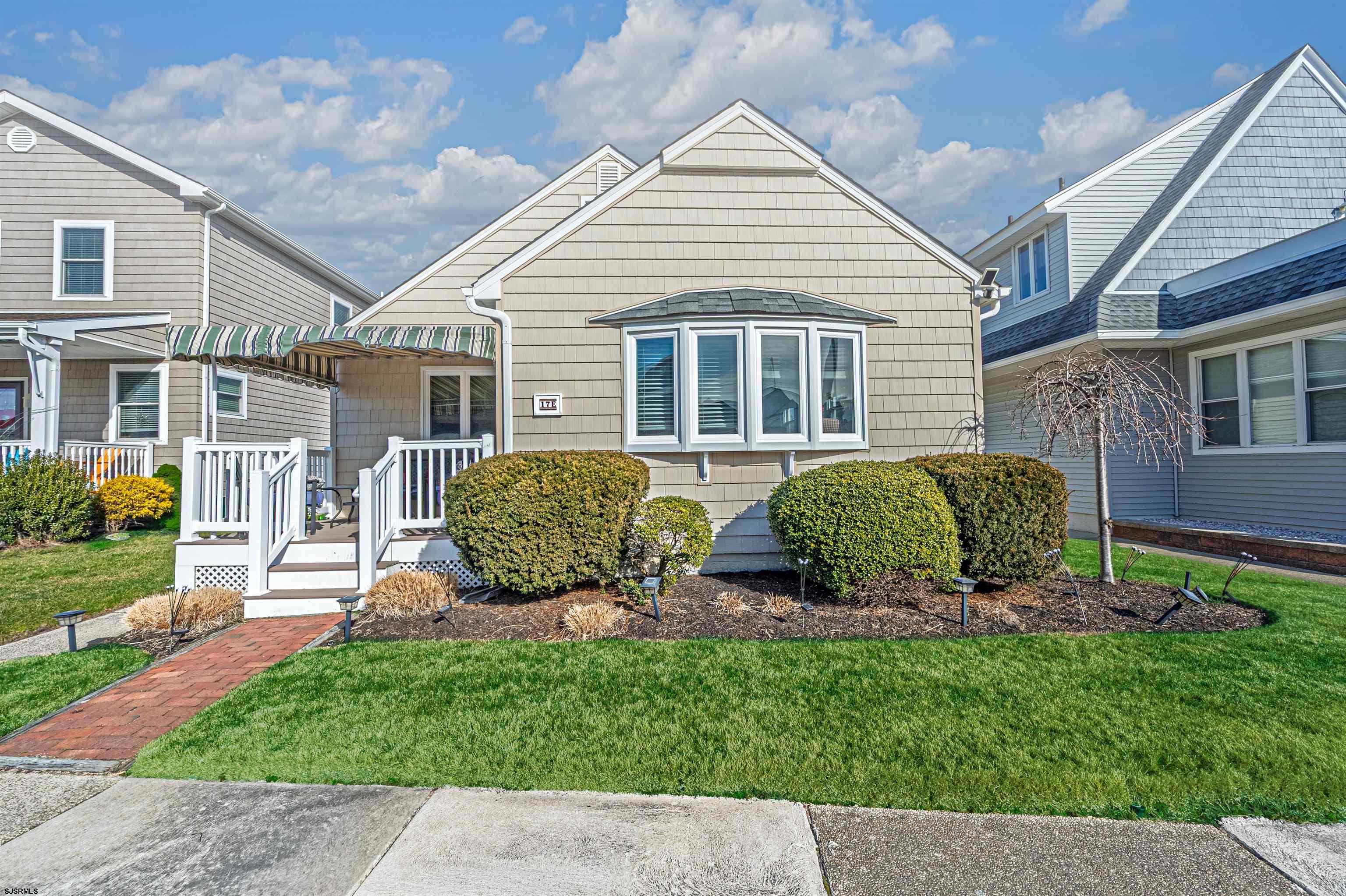 17 E Colmar Circle