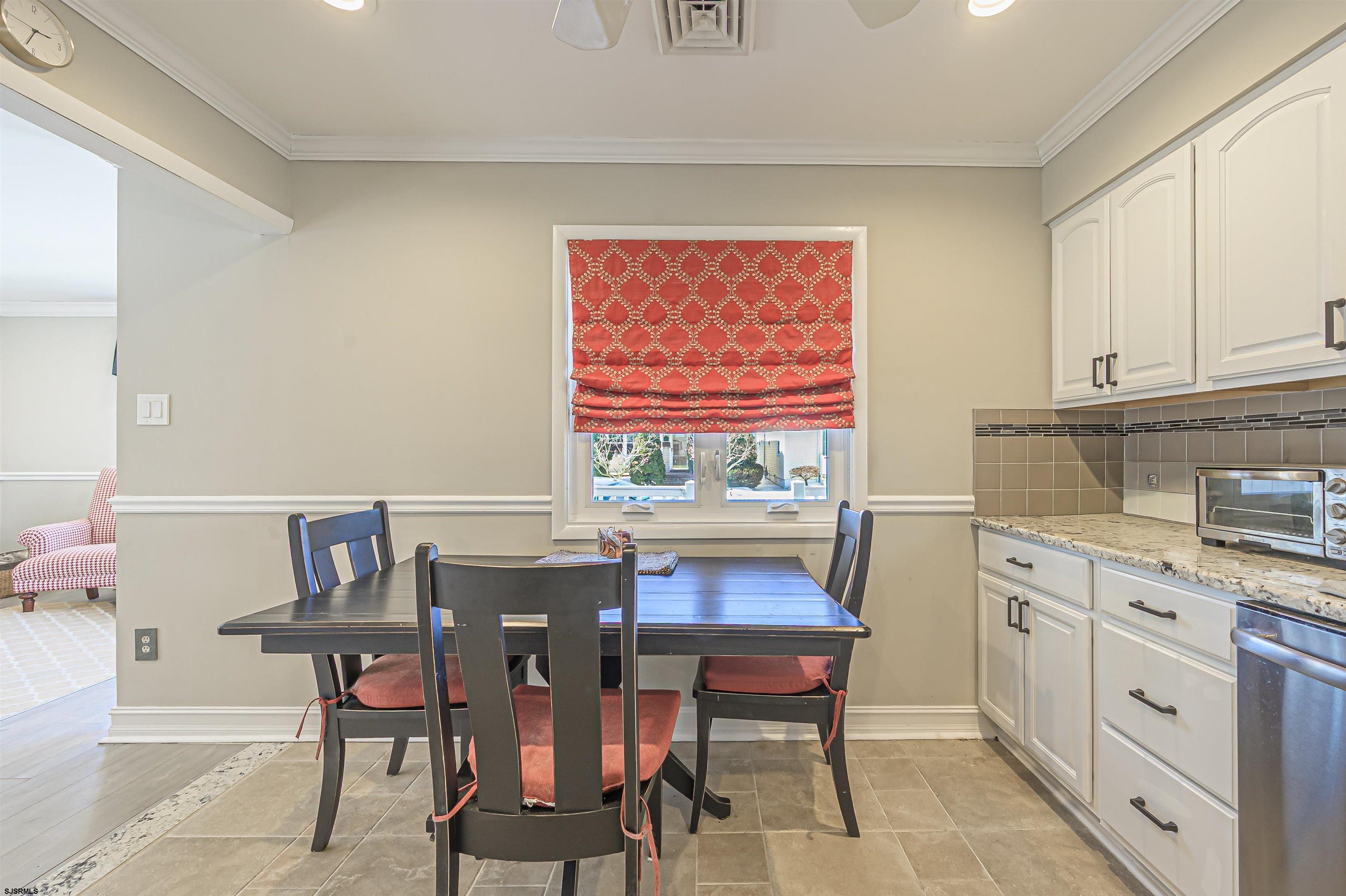 17 E Colmar Circle
