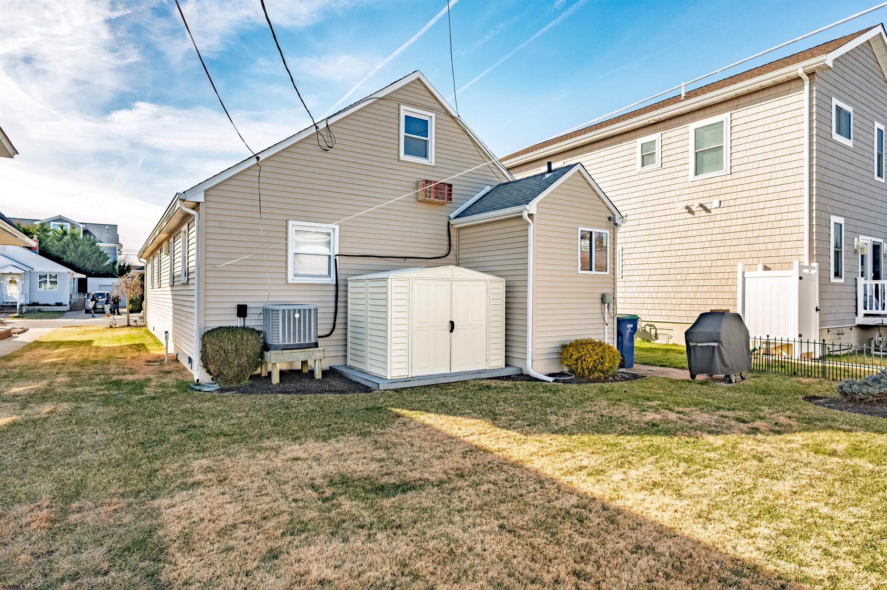 17 E Colmar Circle
