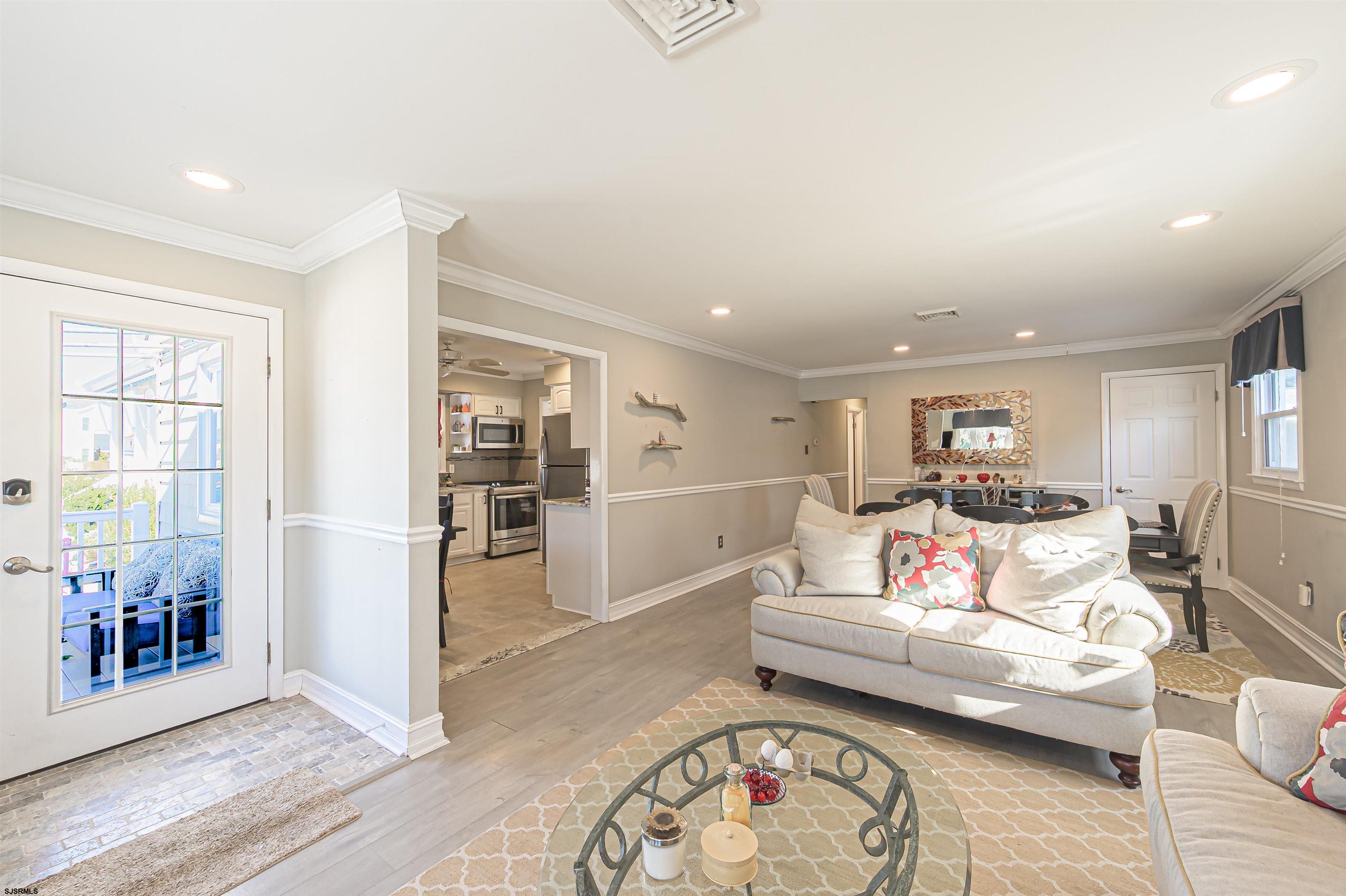 17 E Colmar Circle
