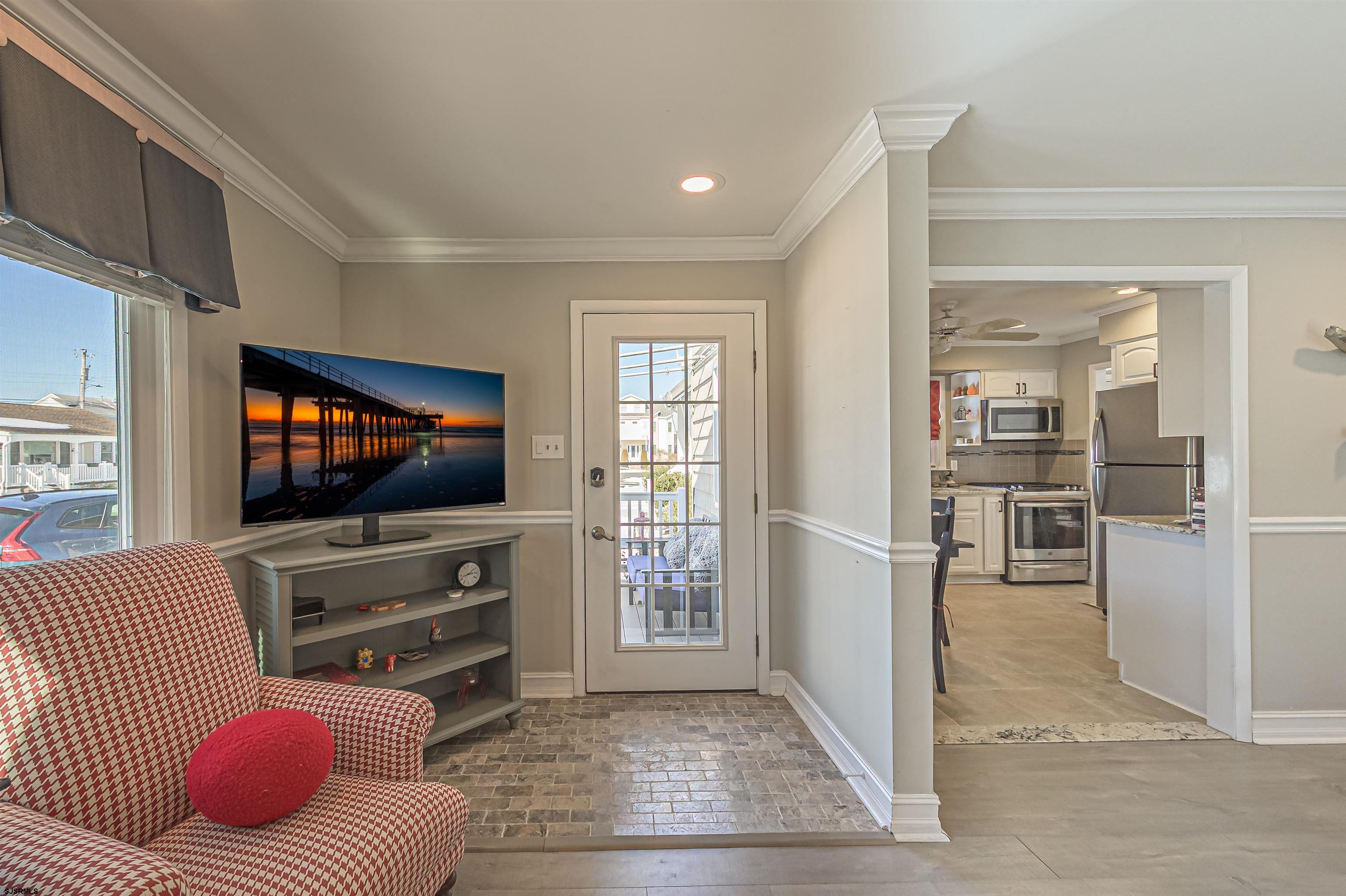 17 E Colmar Circle