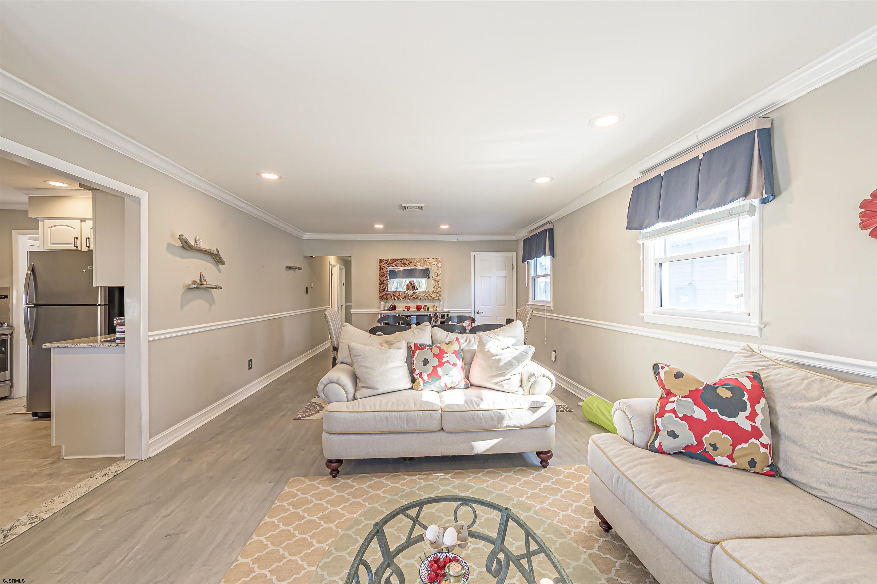 17 E Colmar Circle