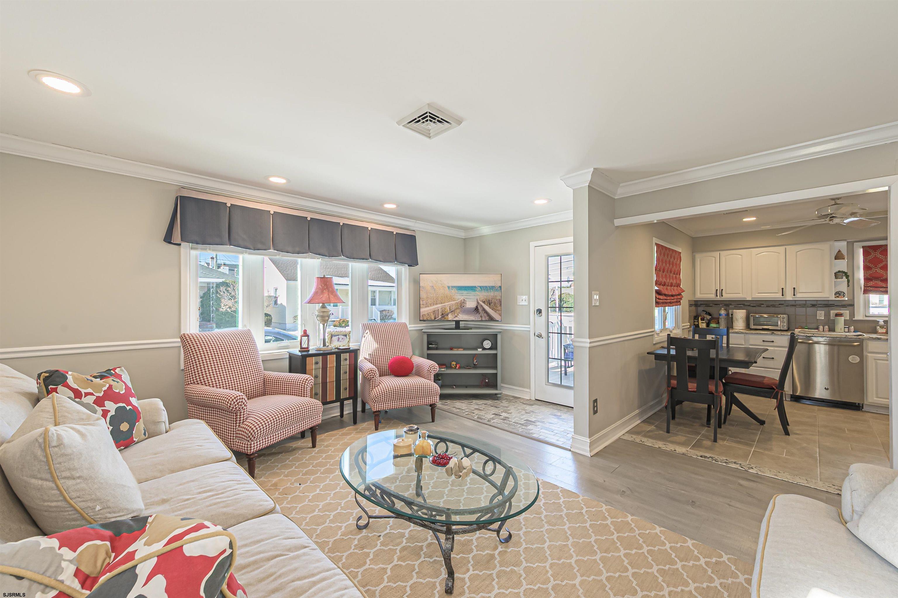 17 E Colmar Circle